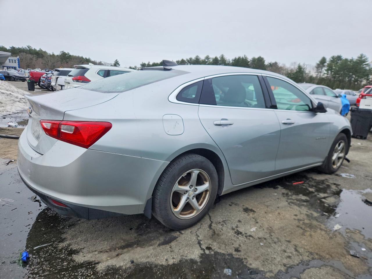 2018 CHEVROLET MALIBU LS photo 3