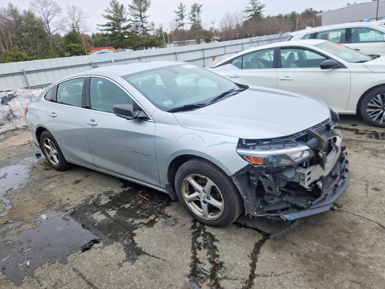 2018 CHEVROLET MALIBU LS photo 4