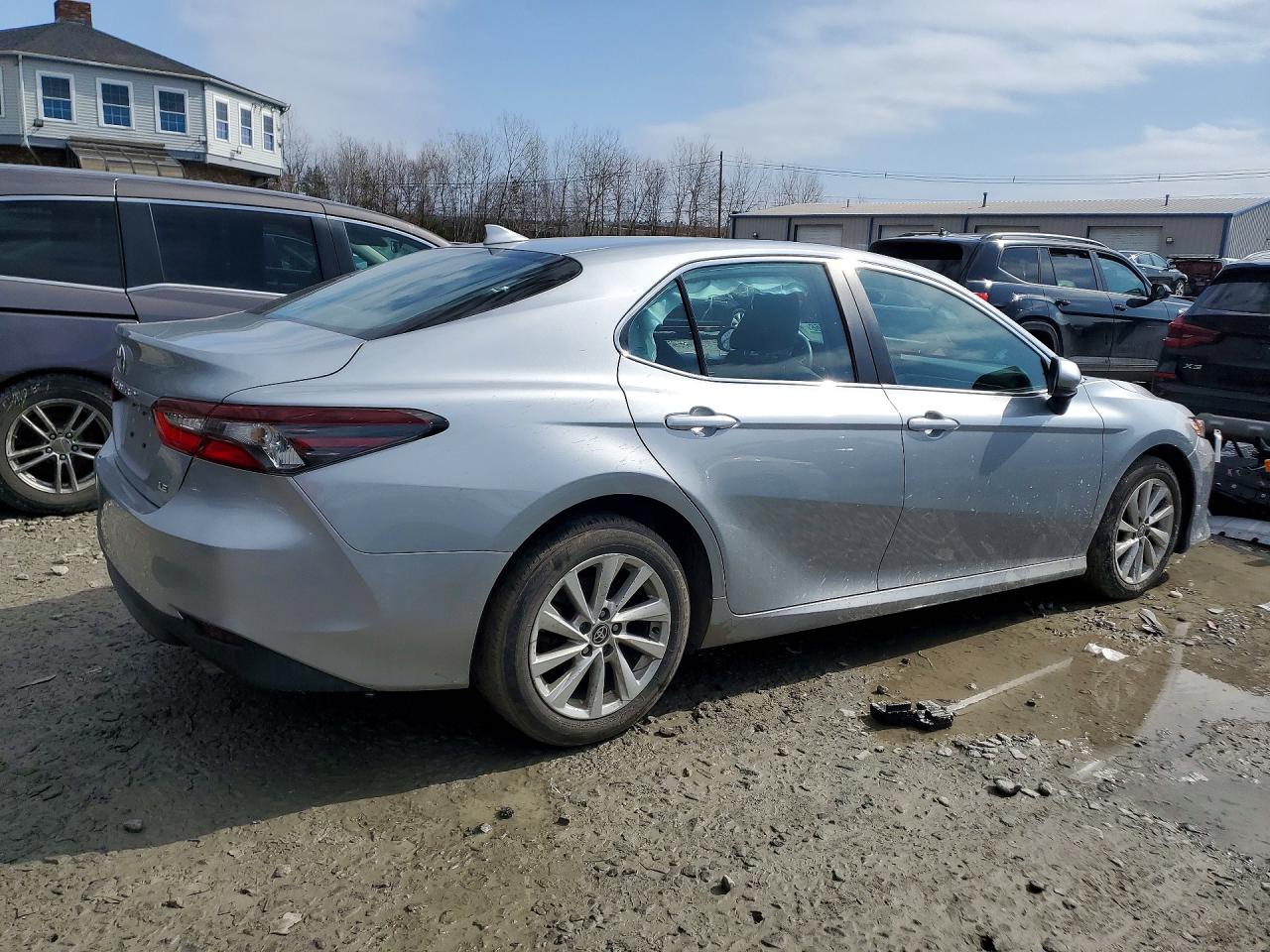 2023 TOYOTA CAMRY LE photo 3