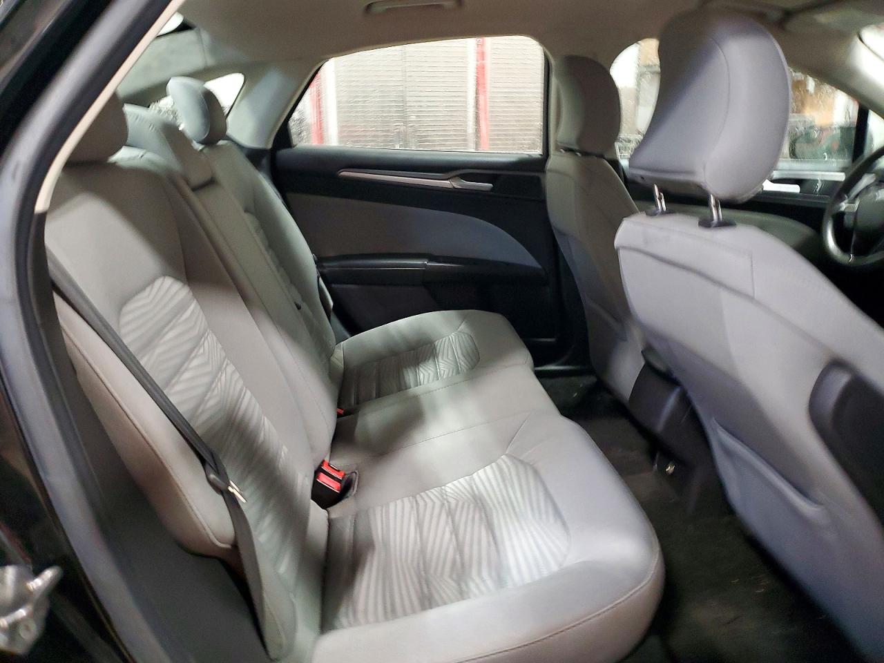 2016 FORD FUSION S photo 19