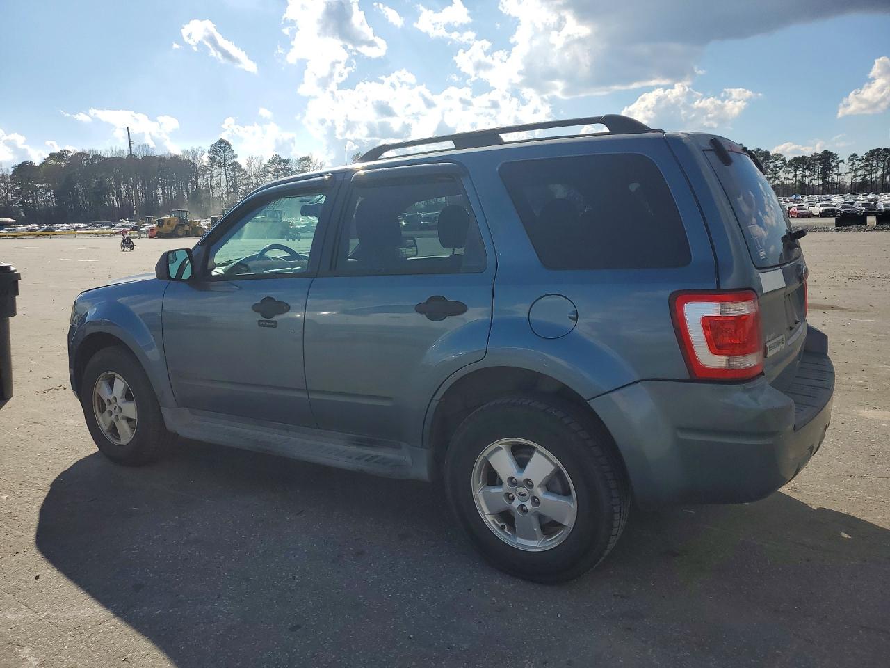2012 FORD ESCAPE XLT photo 2