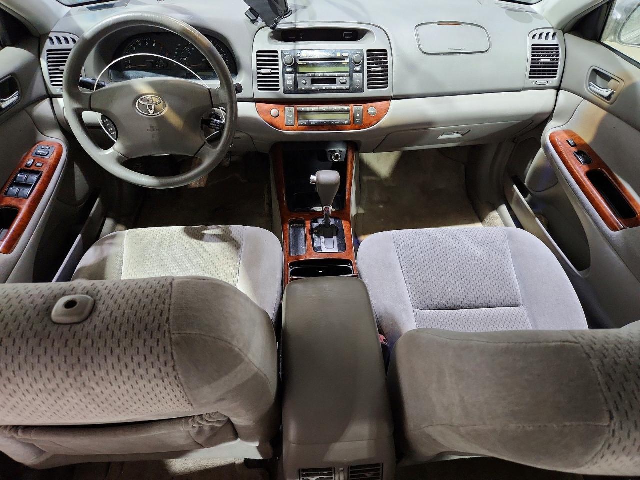 2004 TOYOTA CAMRY XLE photo 15