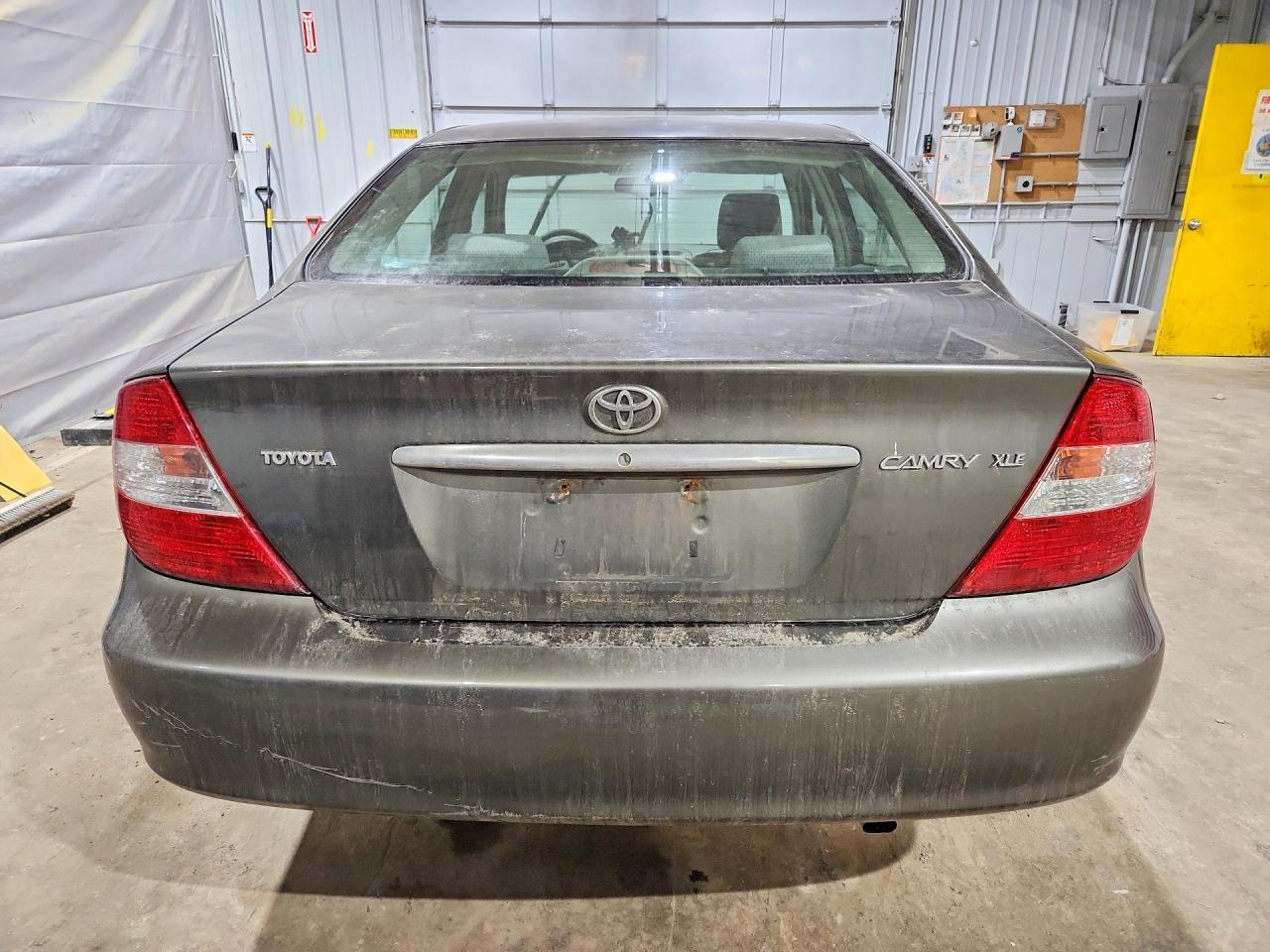2004 TOYOTA CAMRY XLE photo 11