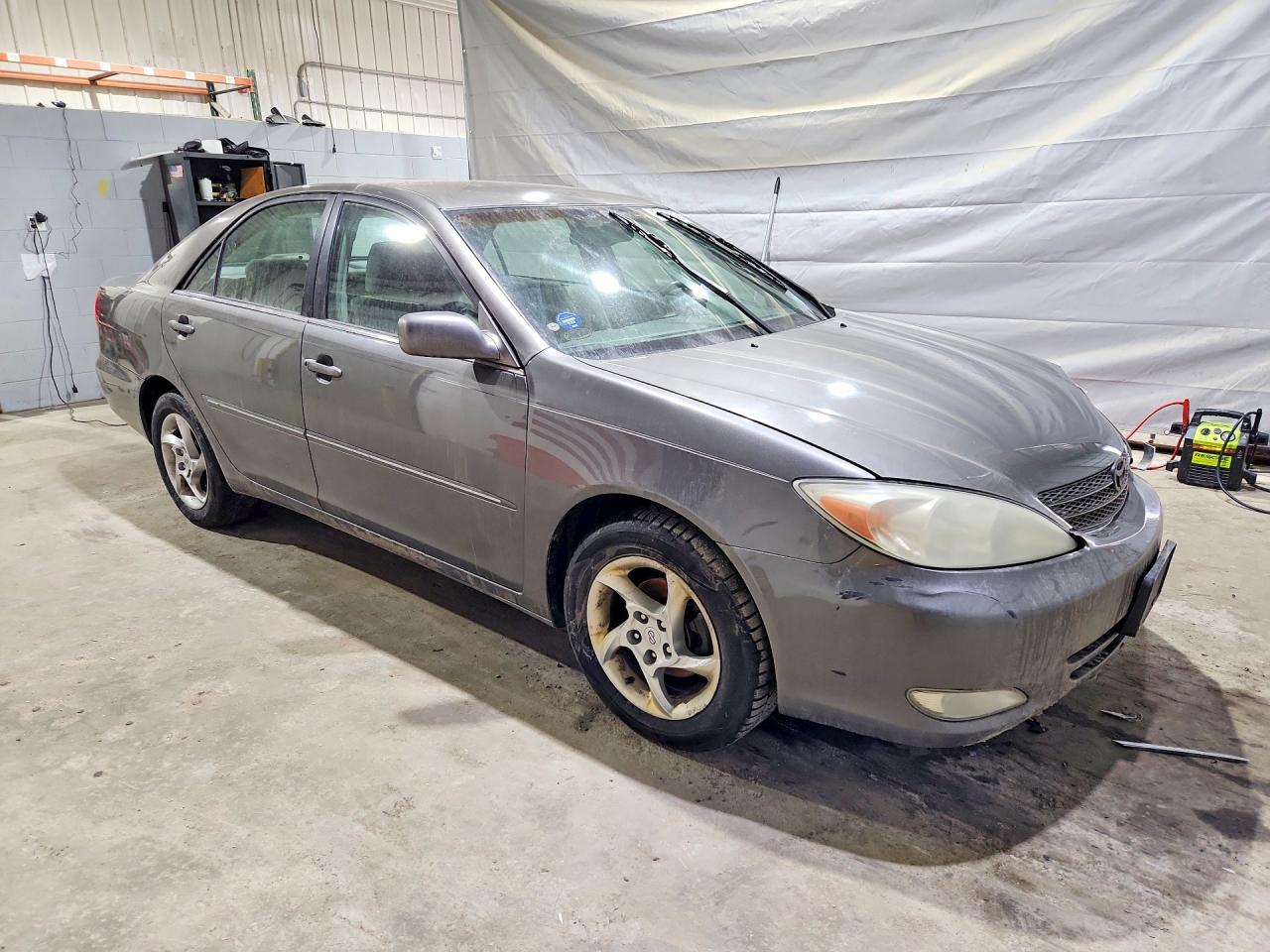 2004 TOYOTA CAMRY XLE photo 7