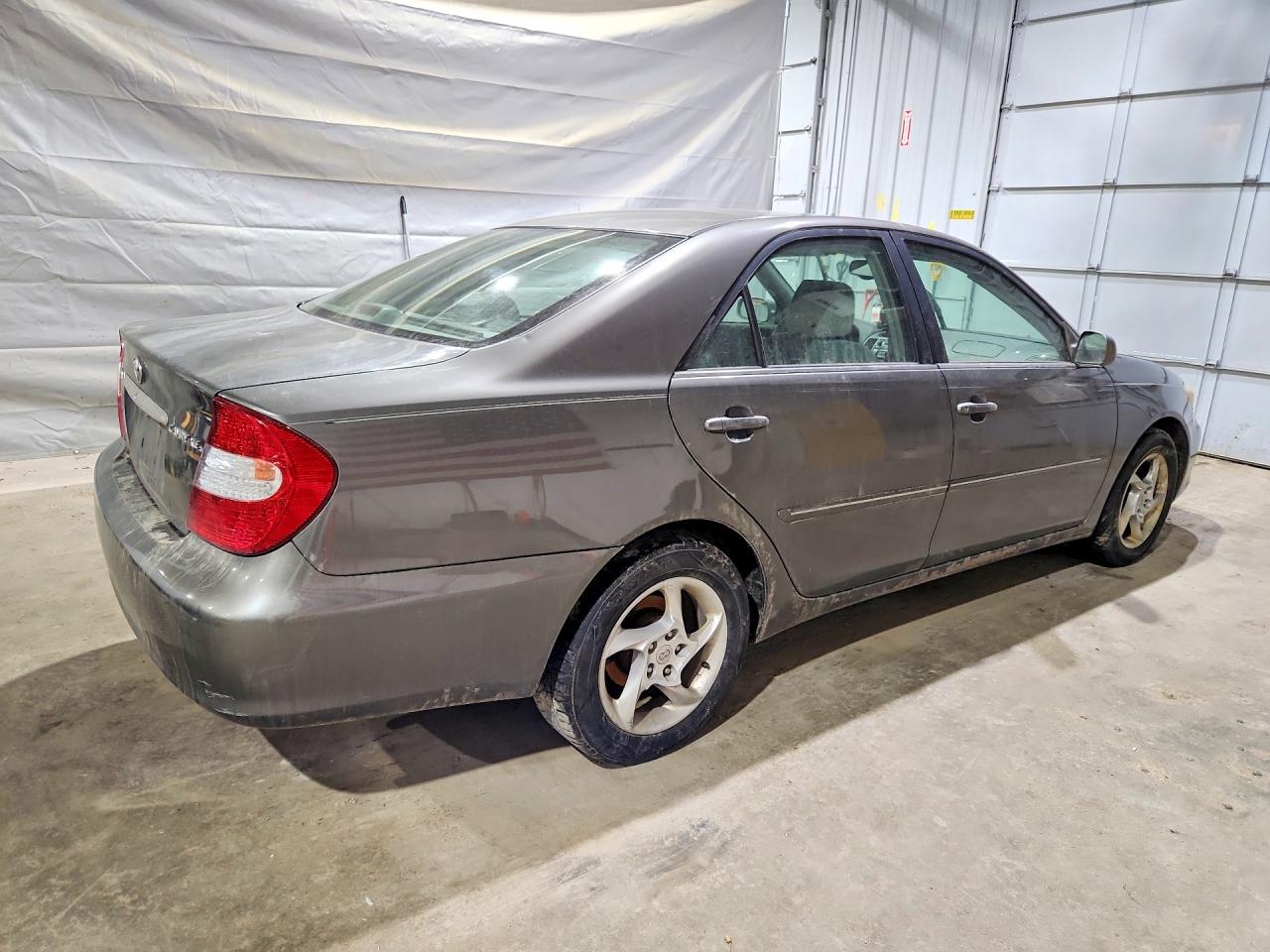 2004 TOYOTA CAMRY XLE photo 5