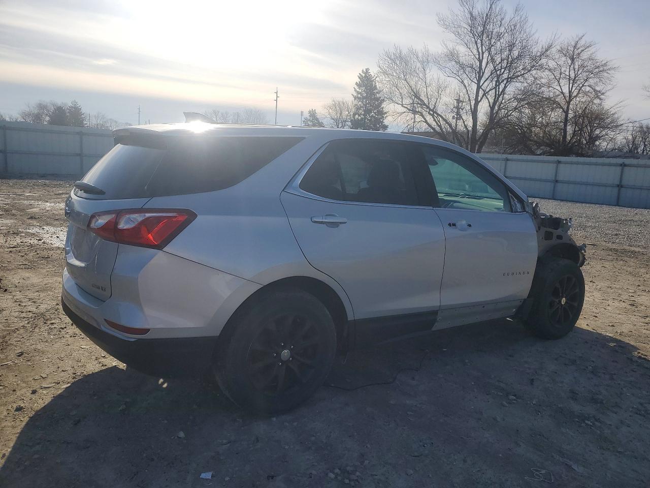 2019 CHEVROLET EQUINOX LT photo 3