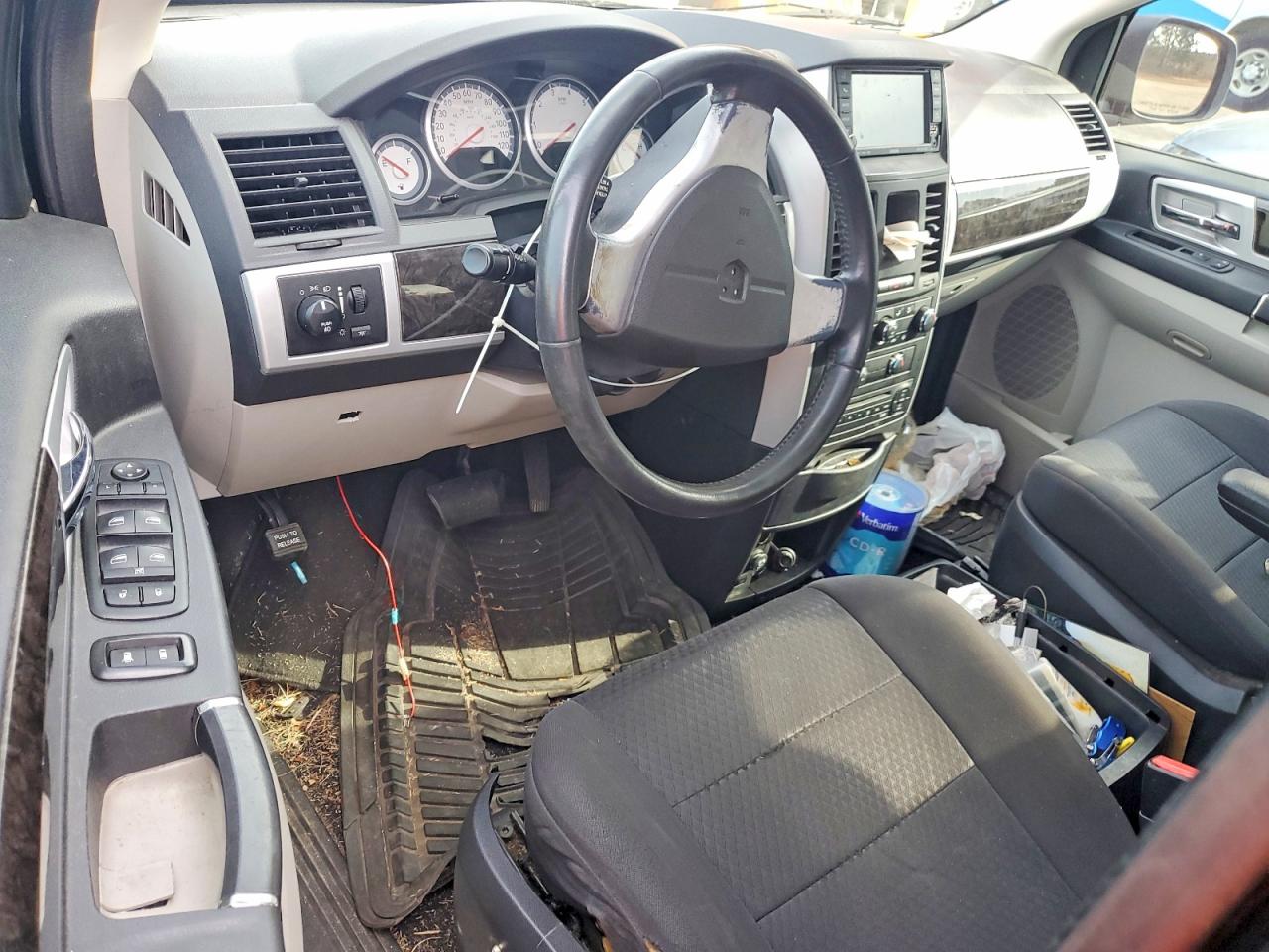 2010 DODGE GRAND CARAVAN SXT photo 8