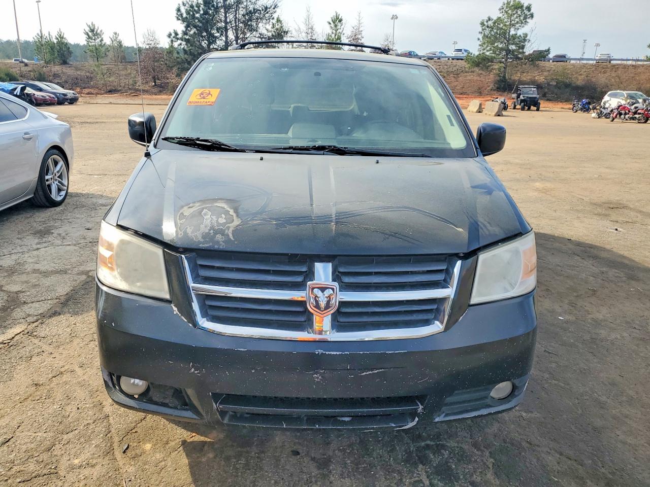 2010 DODGE GRAND CARAVAN SXT photo 5