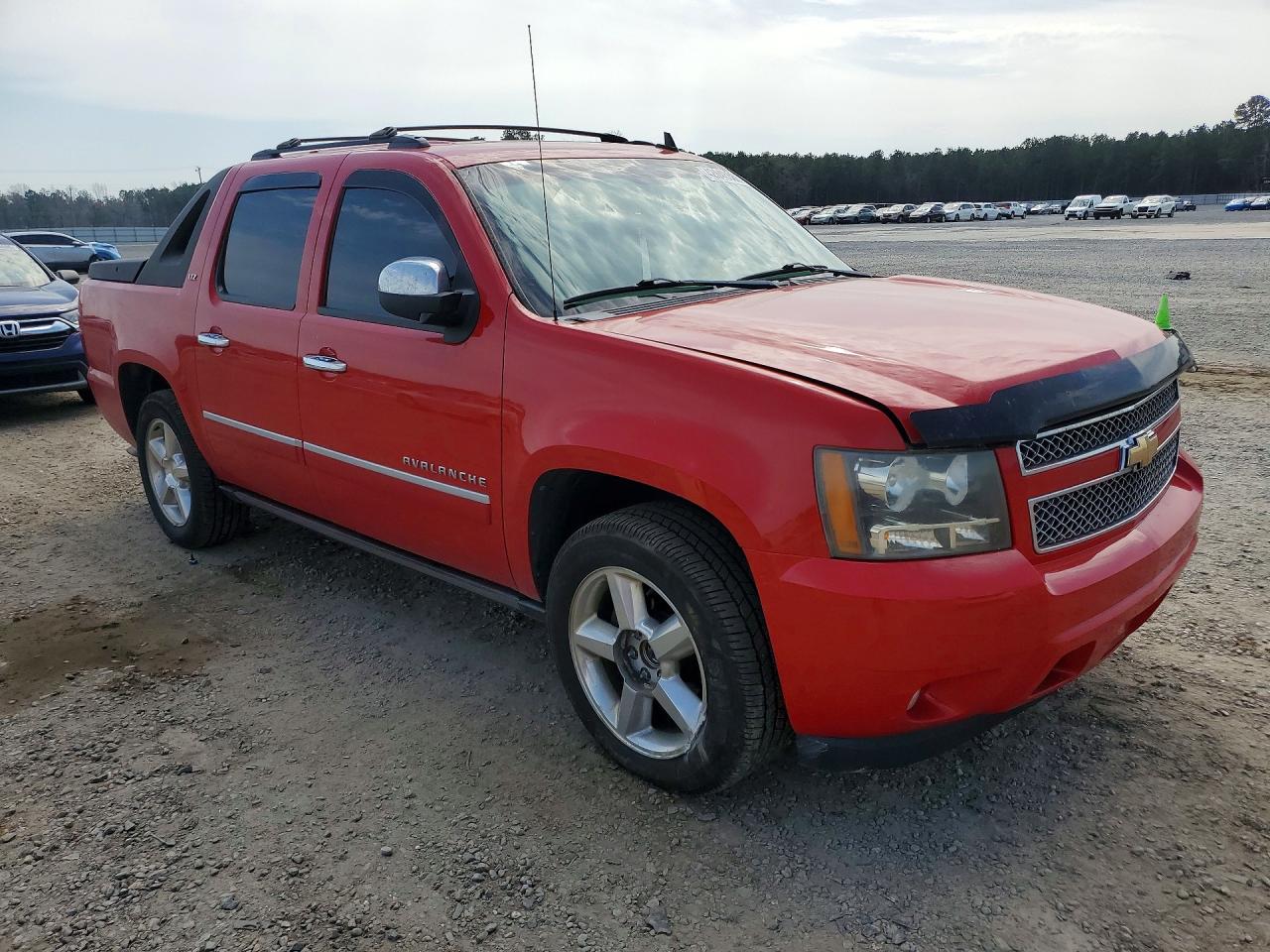 2011 CHEVROLET AVALANCHE LTZ photo 4