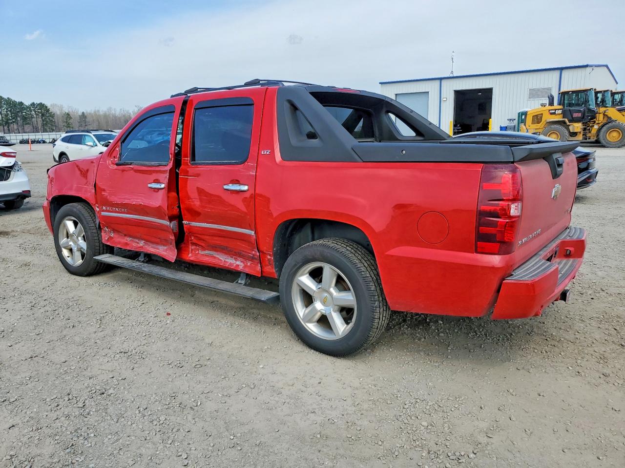 2011 CHEVROLET AVALANCHE LTZ photo 2