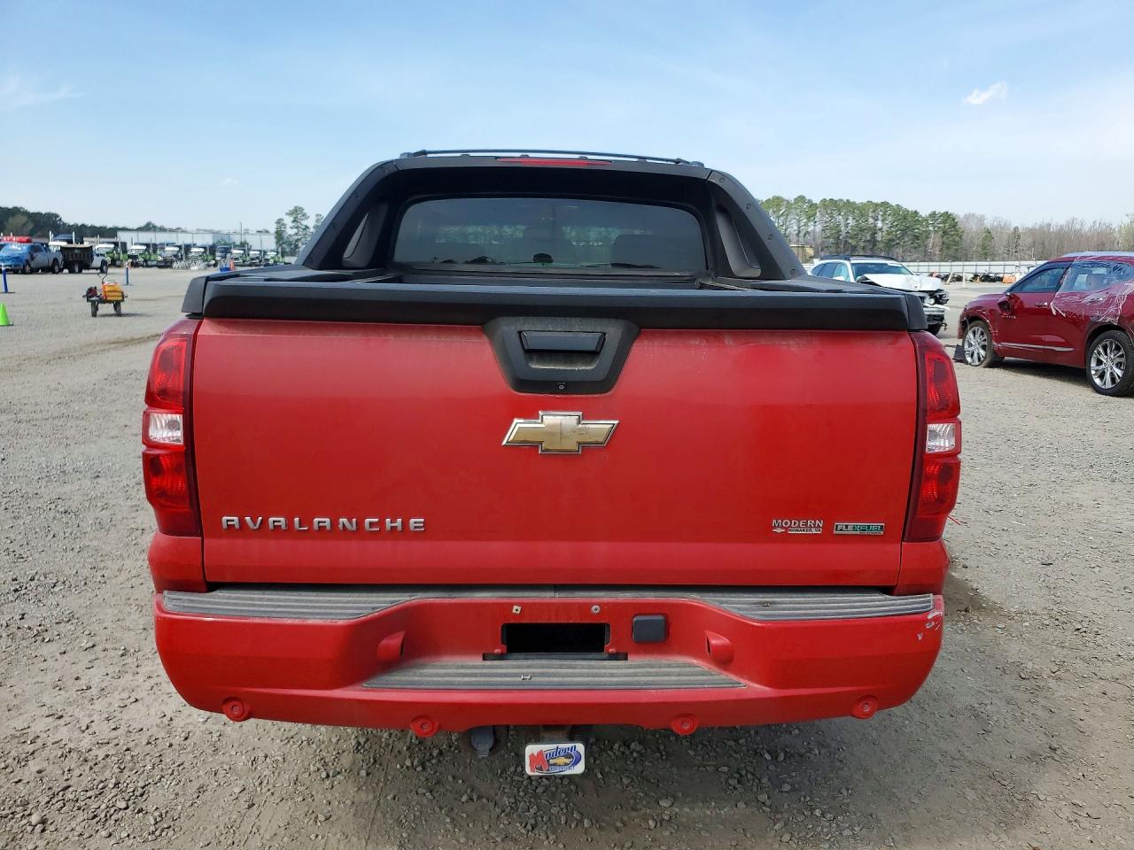 2011 CHEVROLET AVALANCHE LTZ photo 6