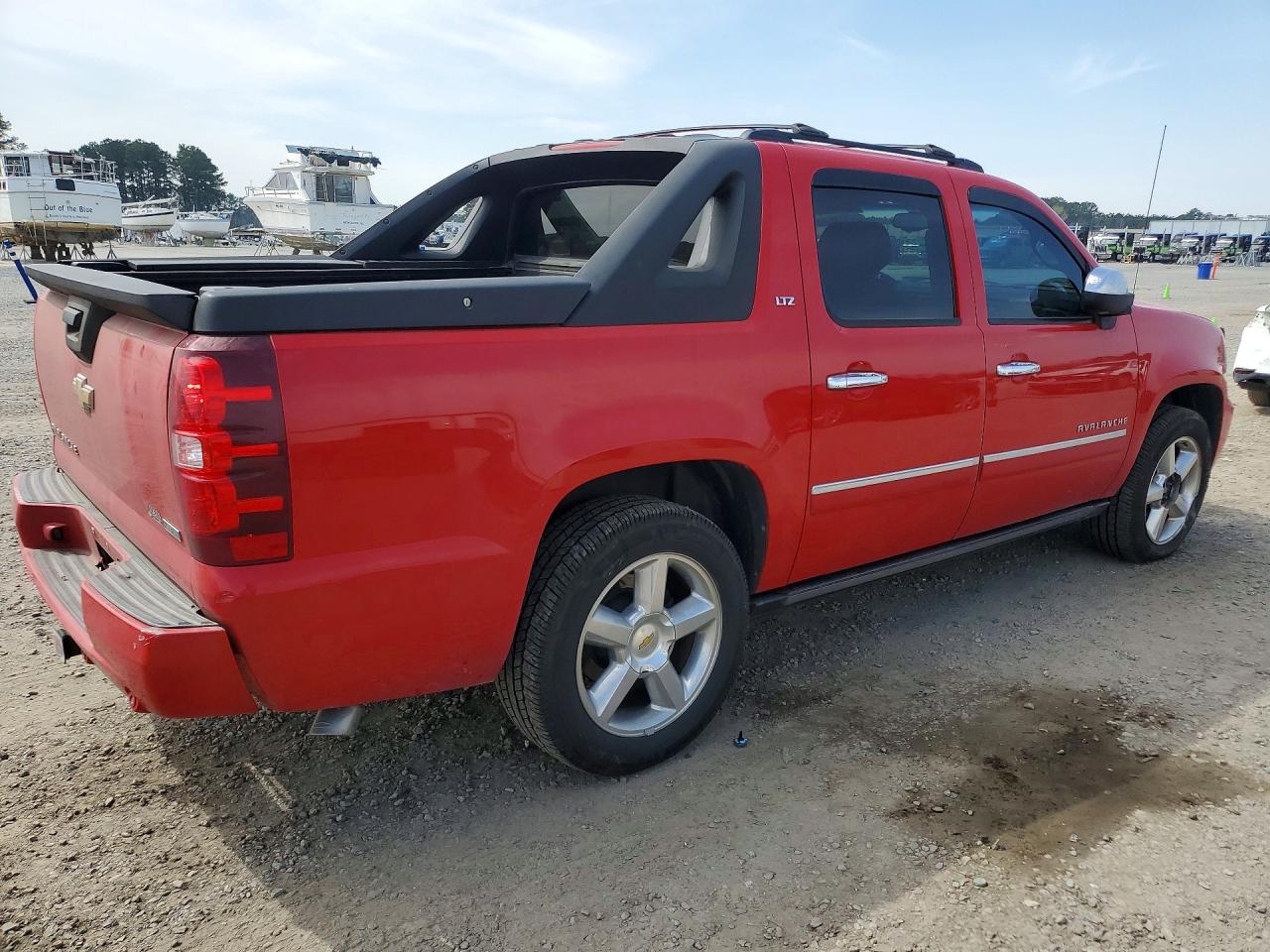 2011 CHEVROLET AVALANCHE LTZ photo 3