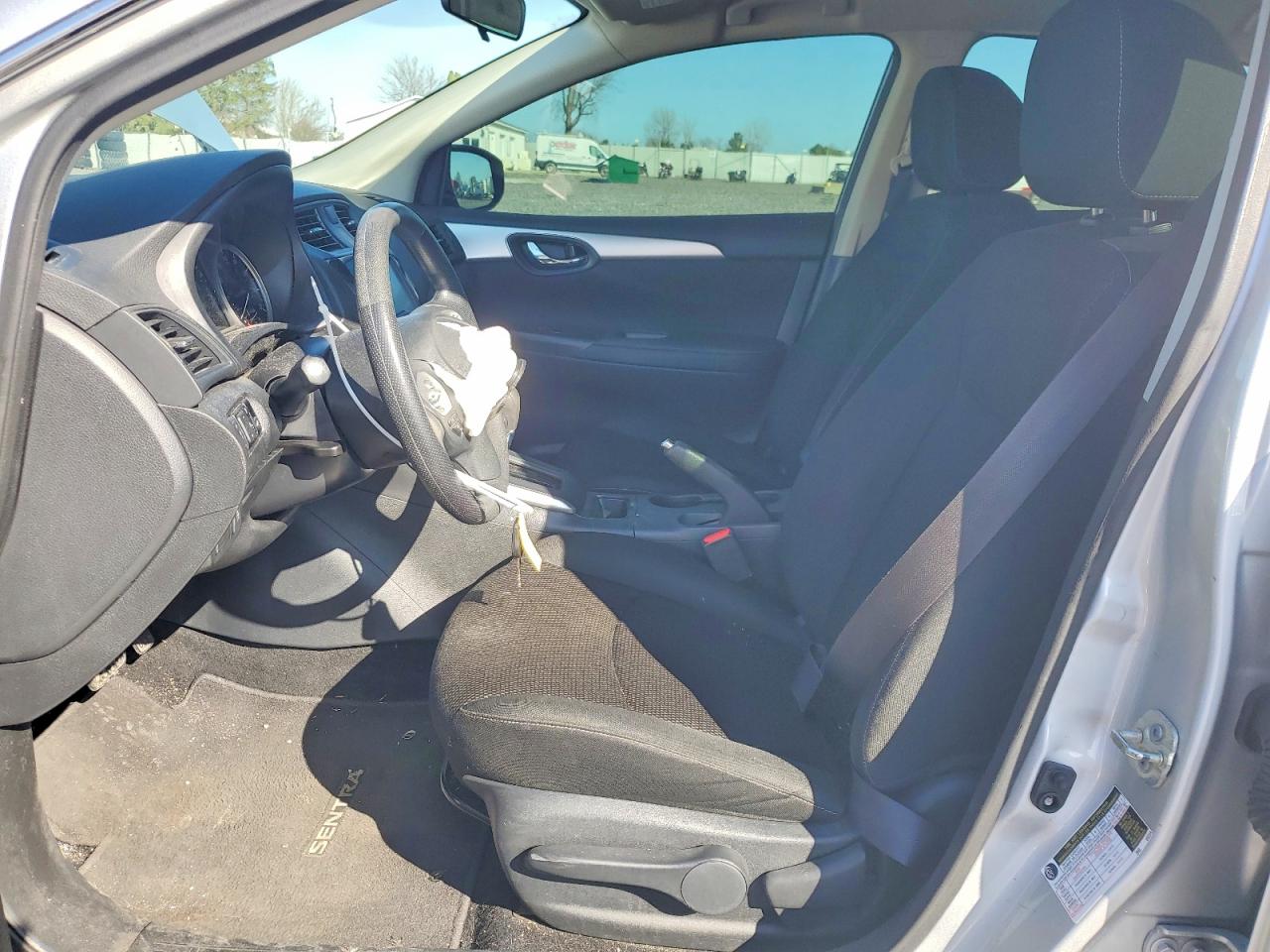 2019 NISSAN SENTRA S photo 7