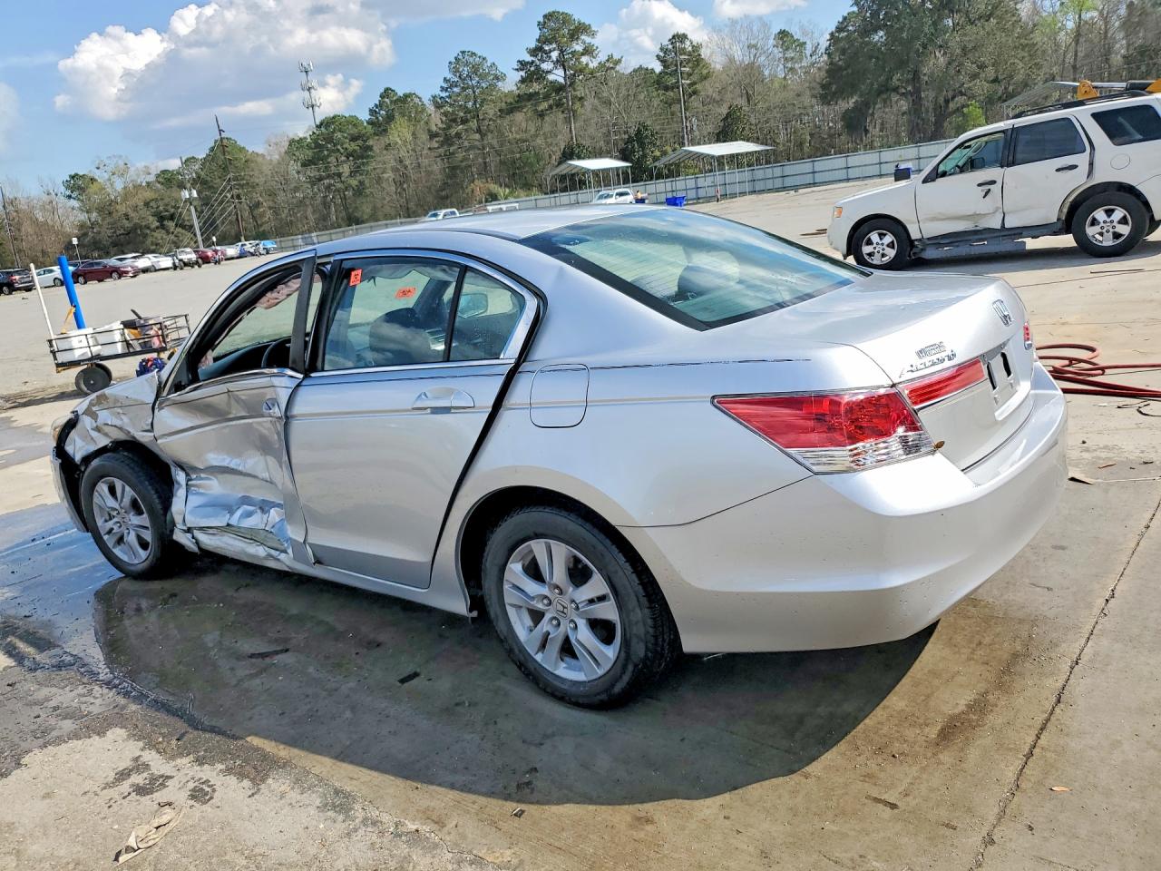 2011 HONDA ACCORD LXP photo 4