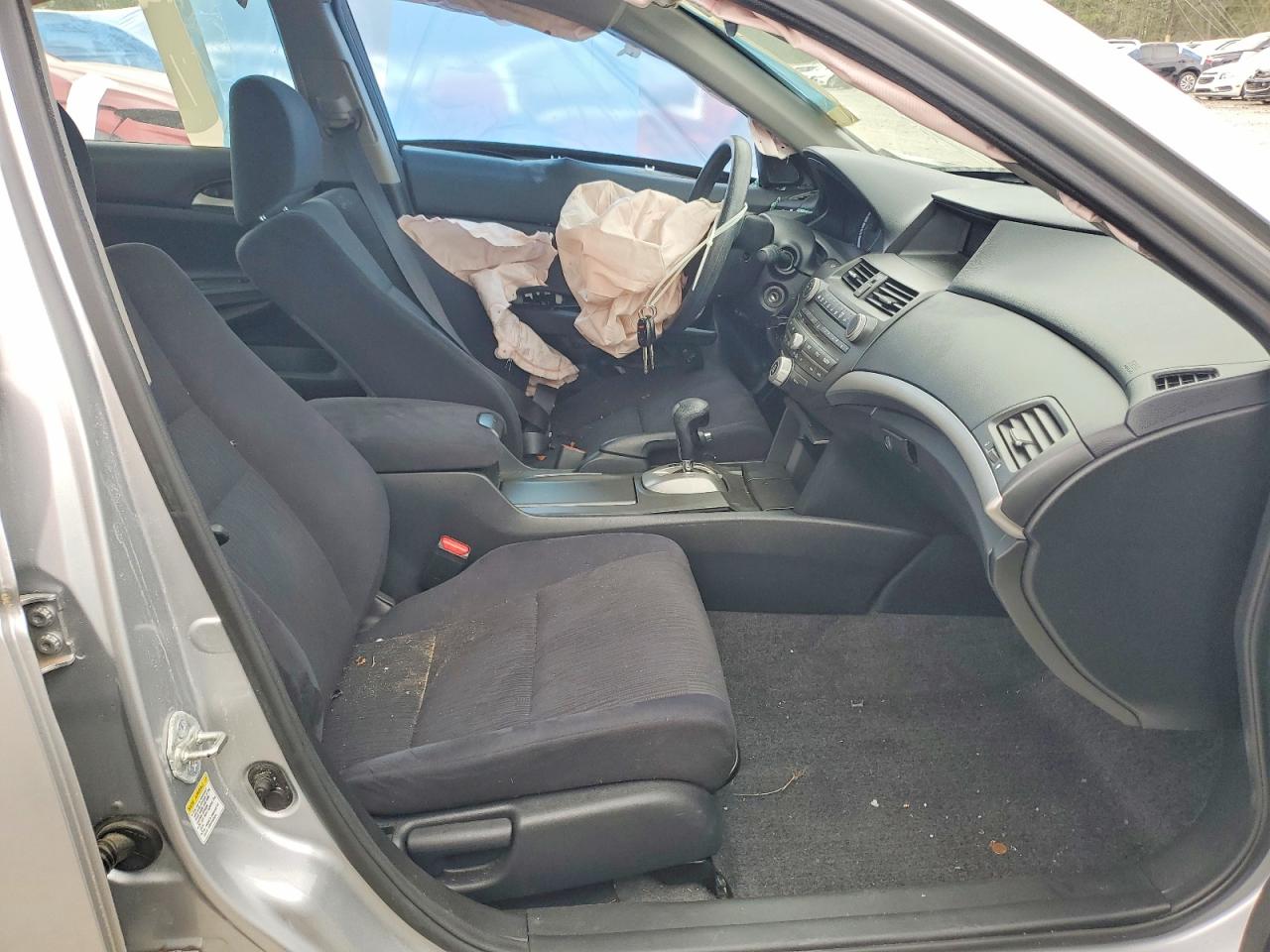2011 HONDA ACCORD LXP photo 20