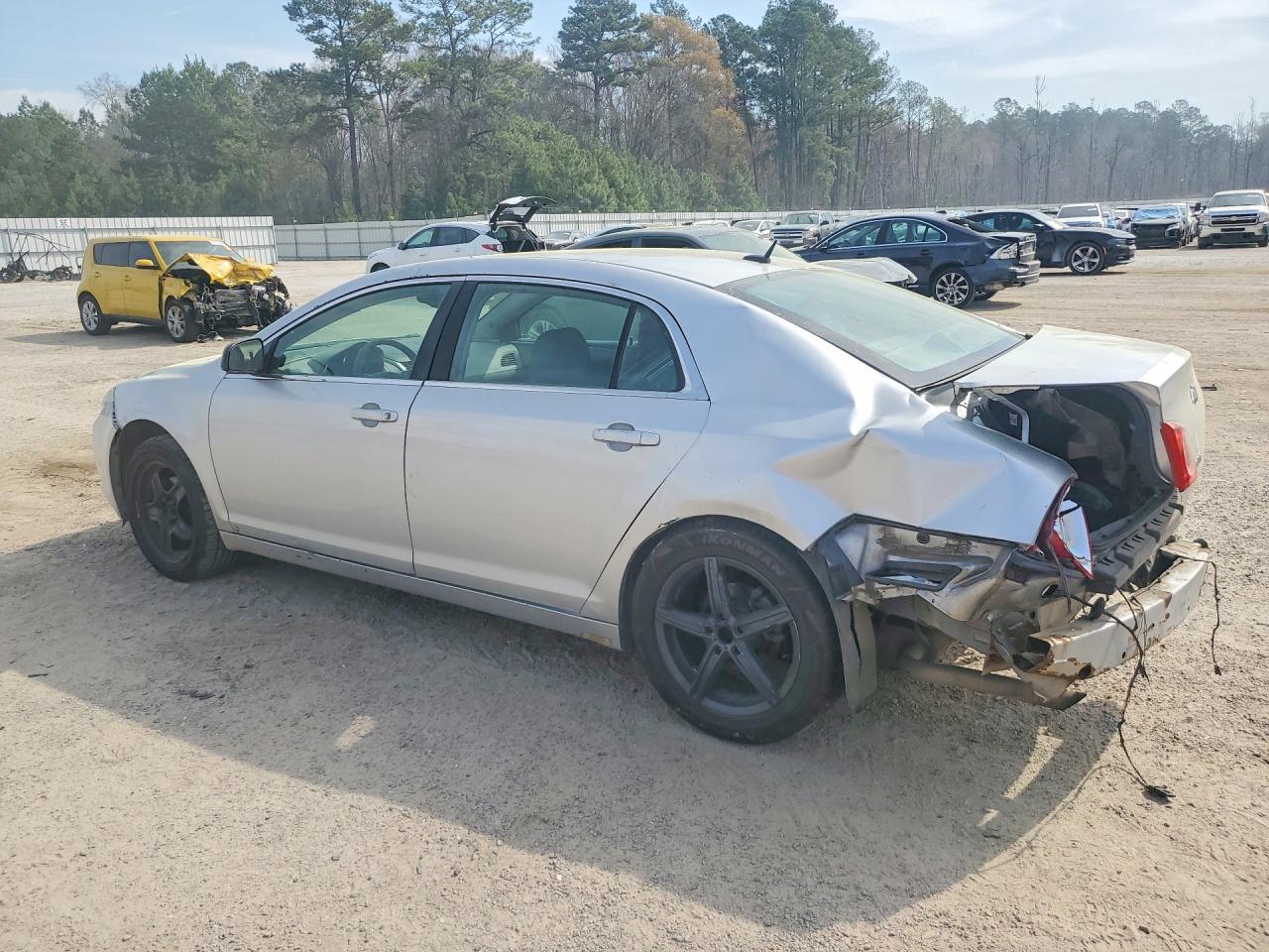 2009 CHEVROLET MALIBU LS photo 2