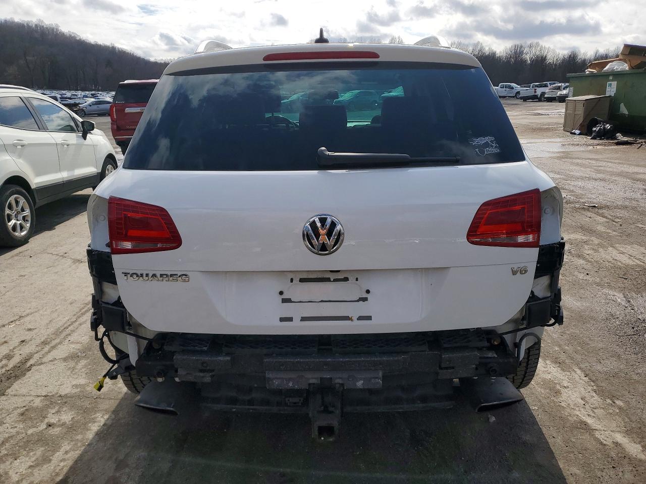 2016 VOLKSWAGEN TOUAREG SPORT photo 6