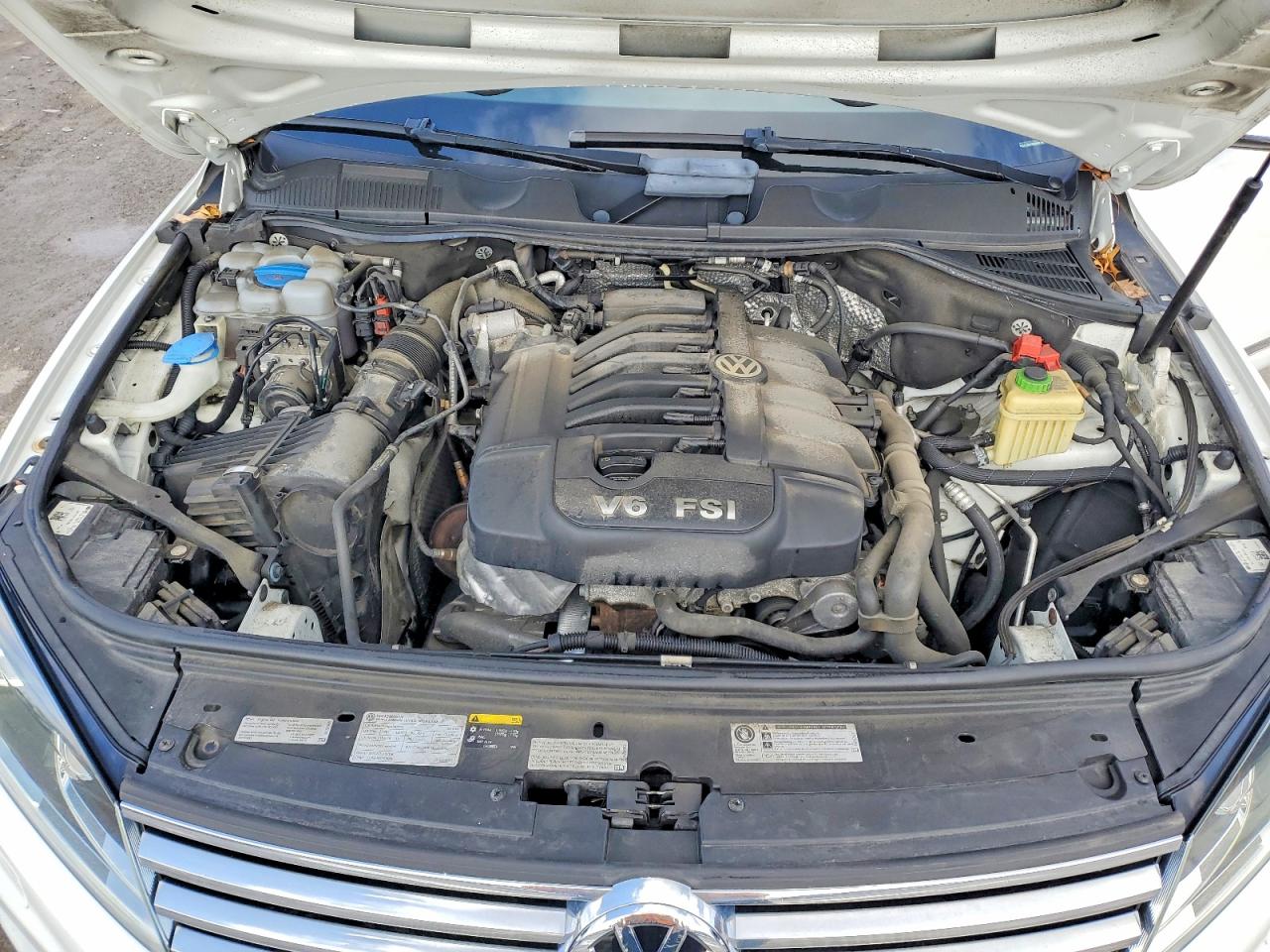 2016 VOLKSWAGEN TOUAREG SPORT photo 12
