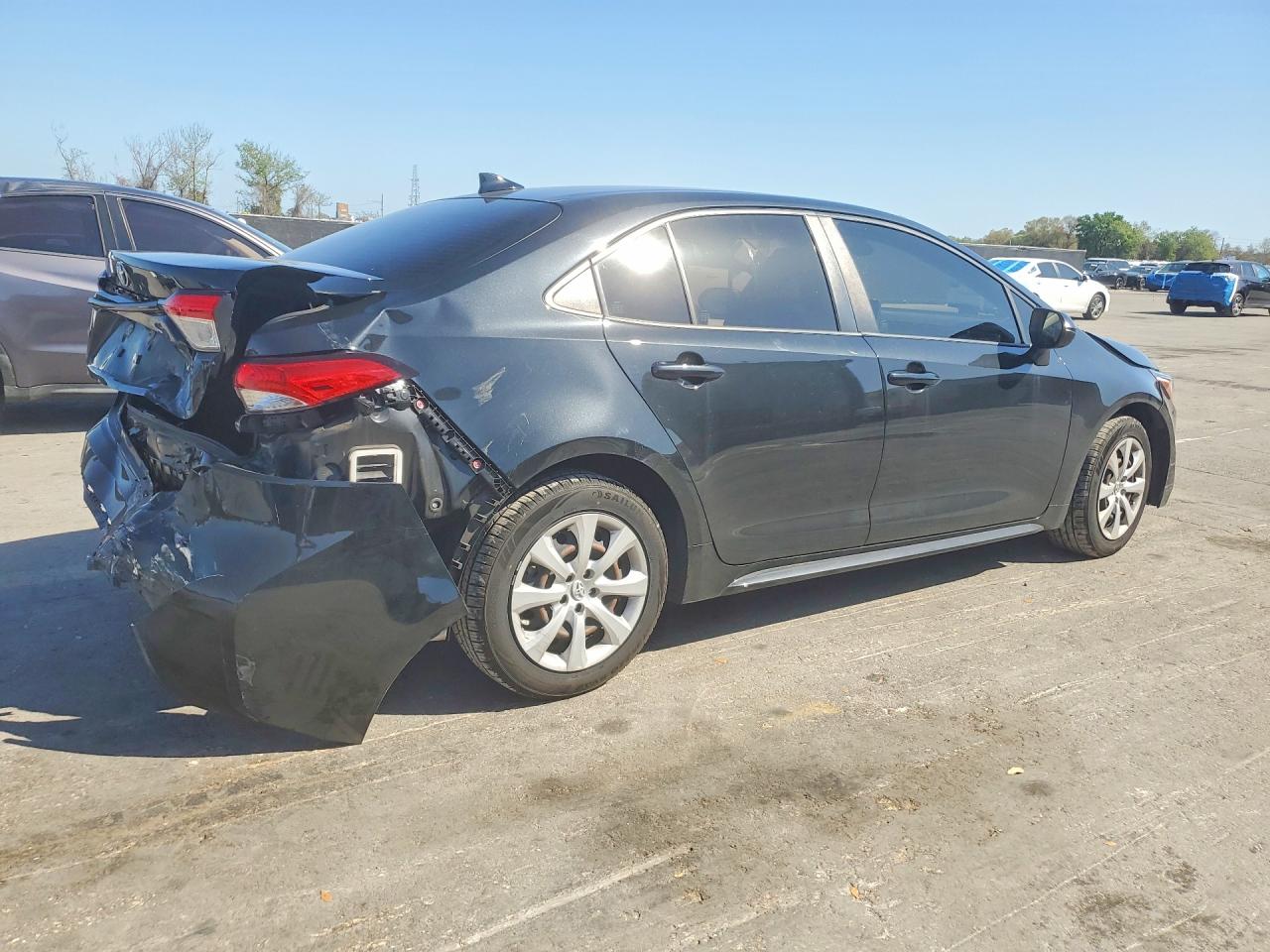 2022 TOYOTA COROLLA LE photo 3