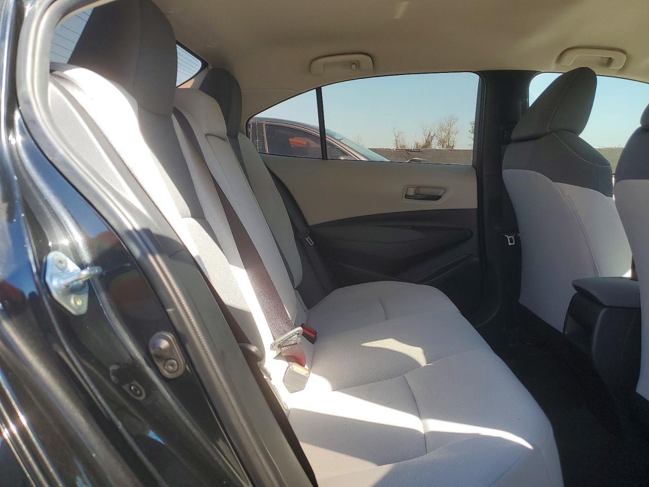 2022 TOYOTA COROLLA LE photo 10