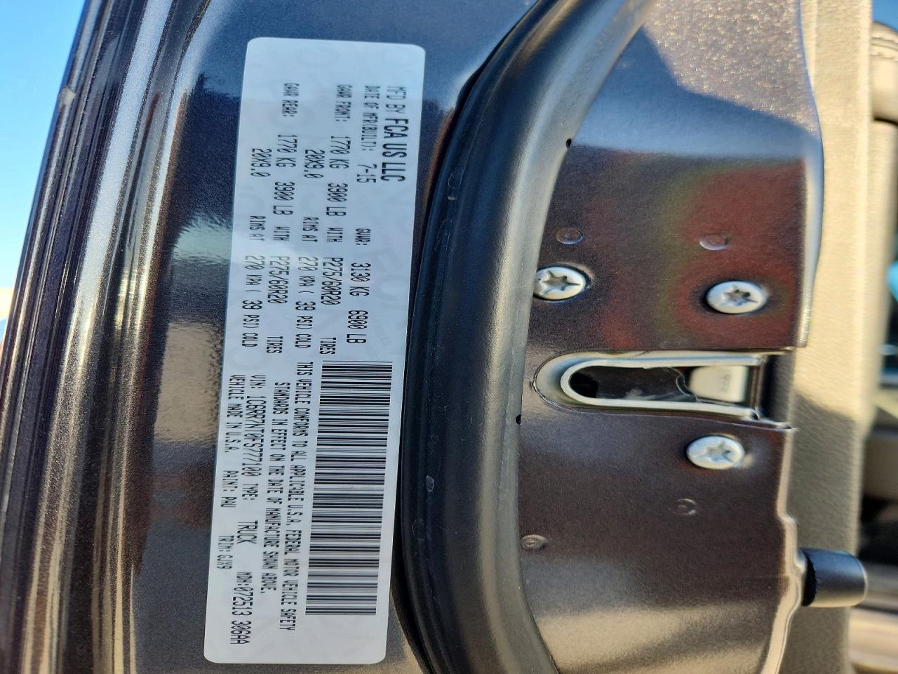 2015 RAM 1500 LARAMIE photo 12