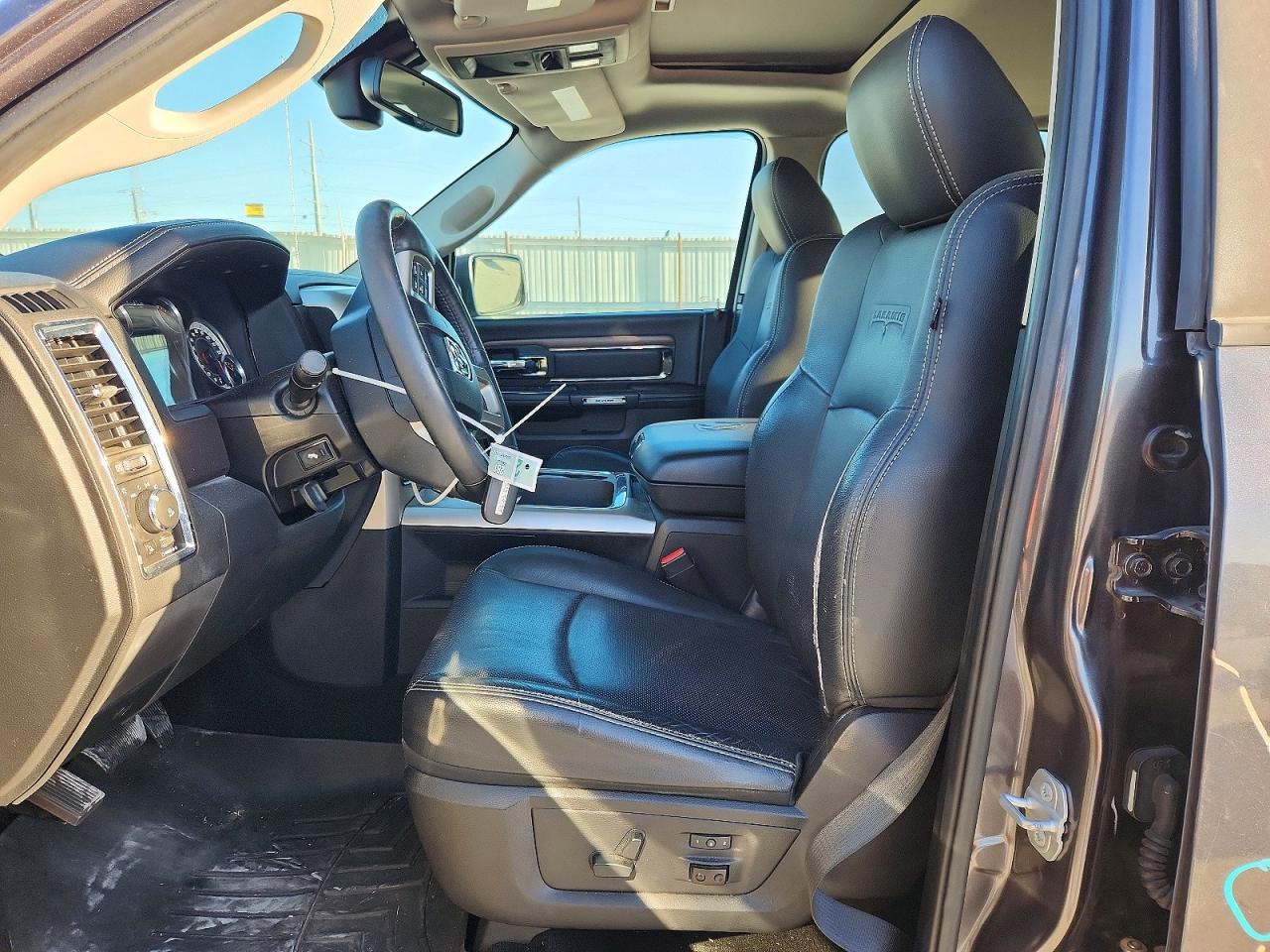 2015 RAM 1500 LARAMIE photo 7
