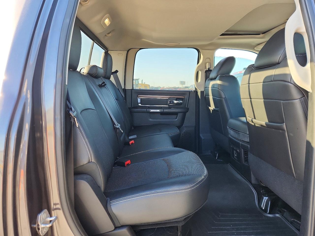 2015 RAM 1500 LARAMIE photo 10