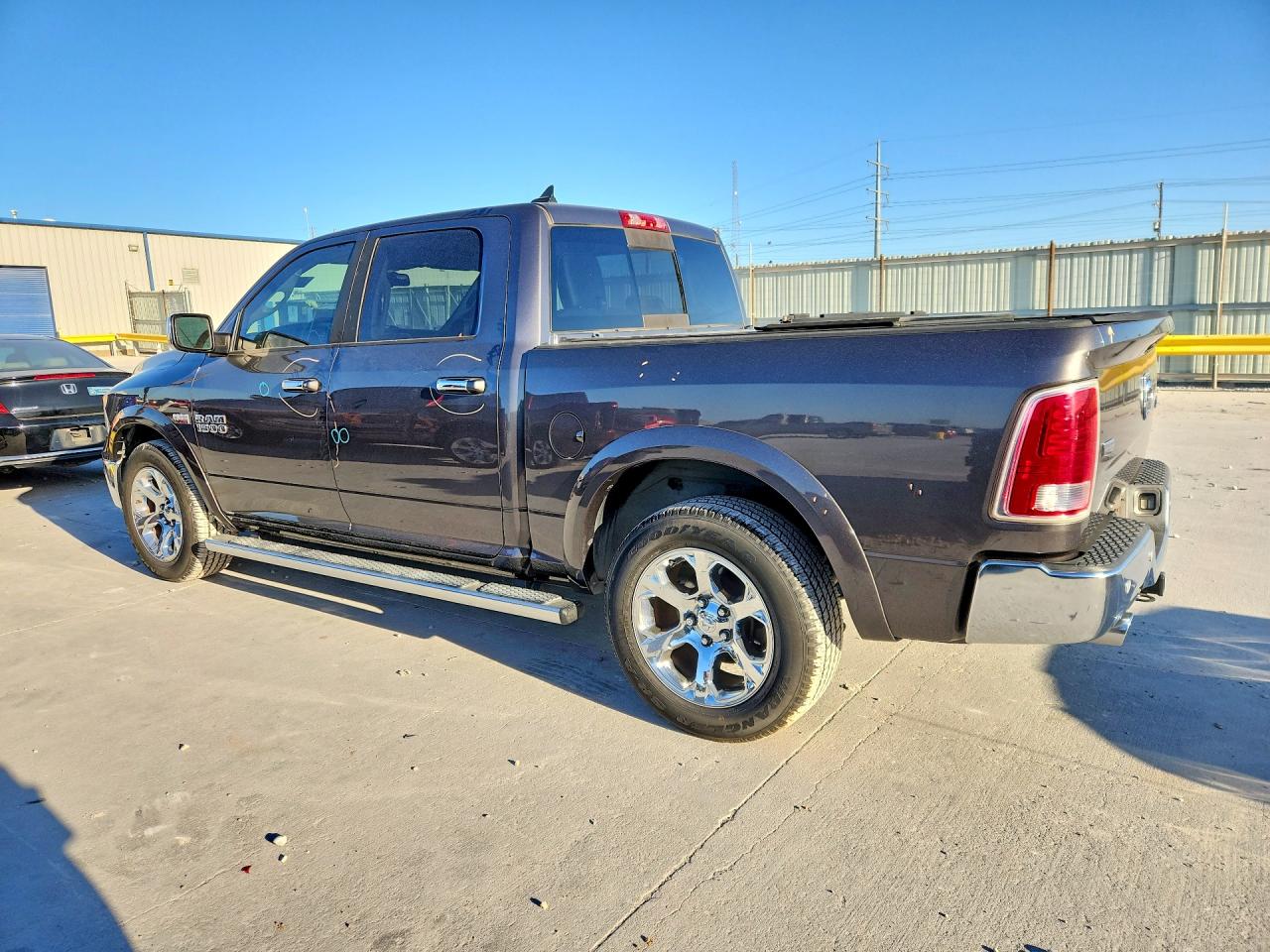2015 RAM 1500 LARAMIE photo 2