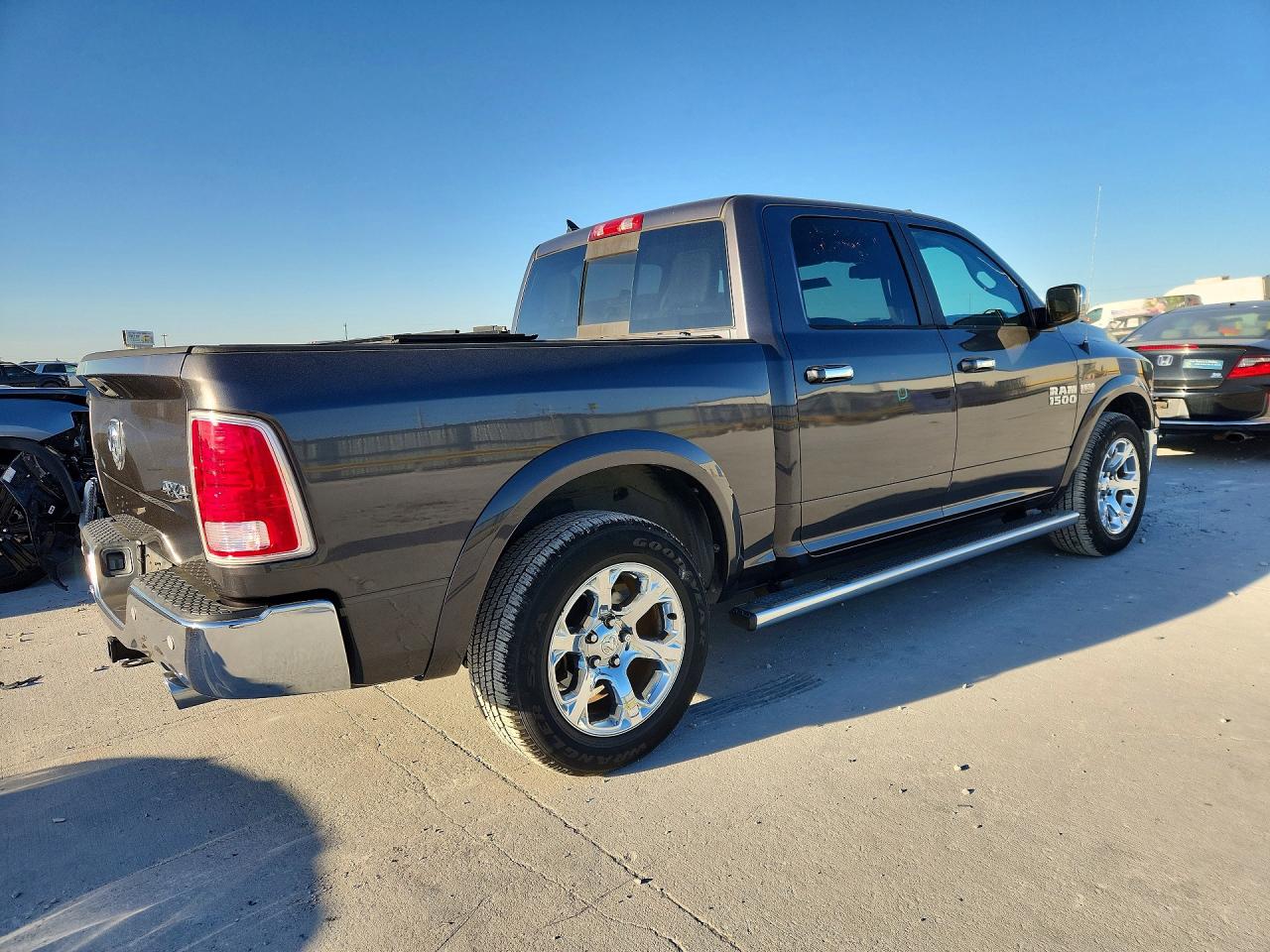2015 RAM 1500 LARAMIE photo 3