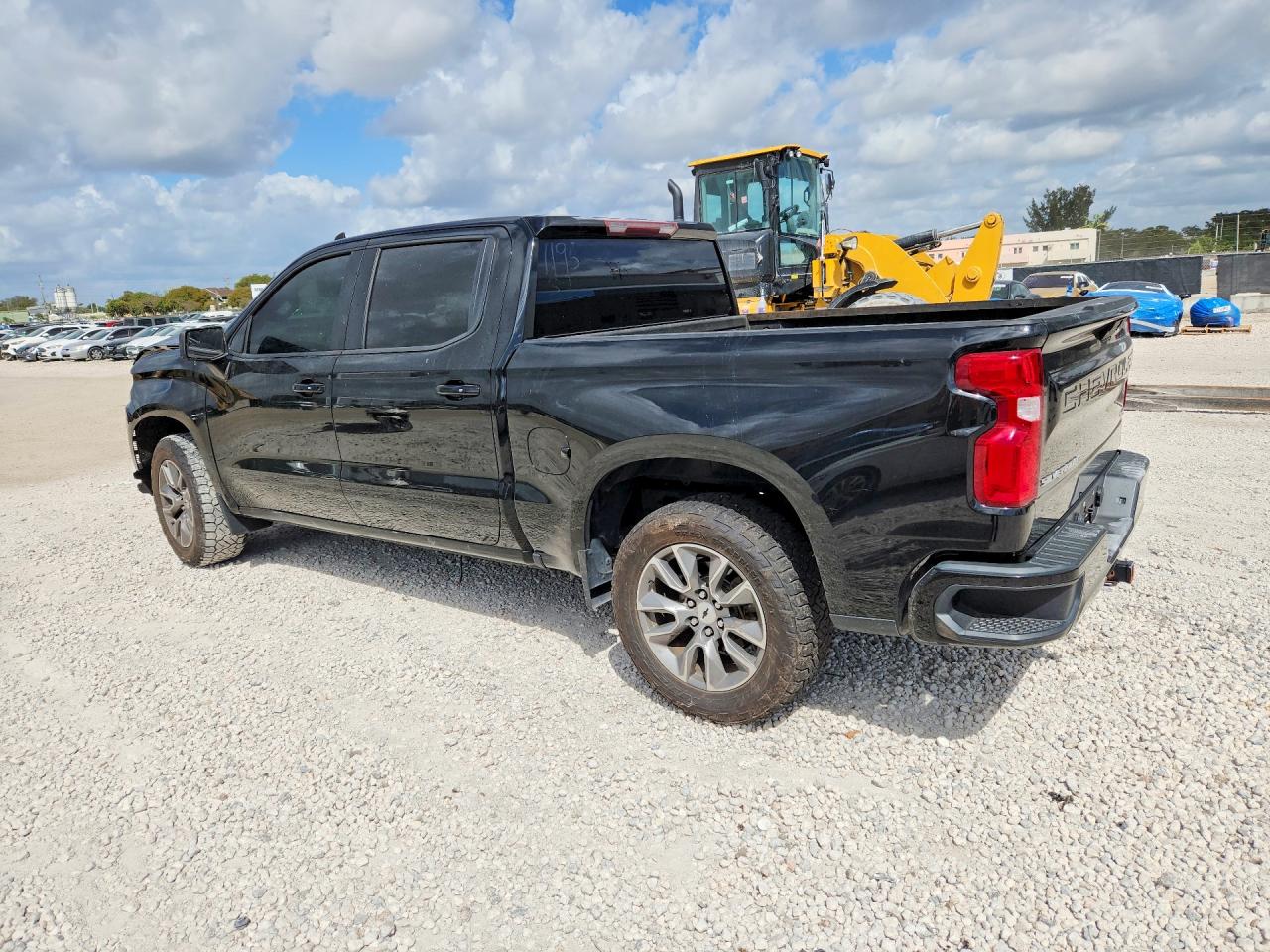 2019 CHEVROLET SILVERADO C1500 RST photo 2