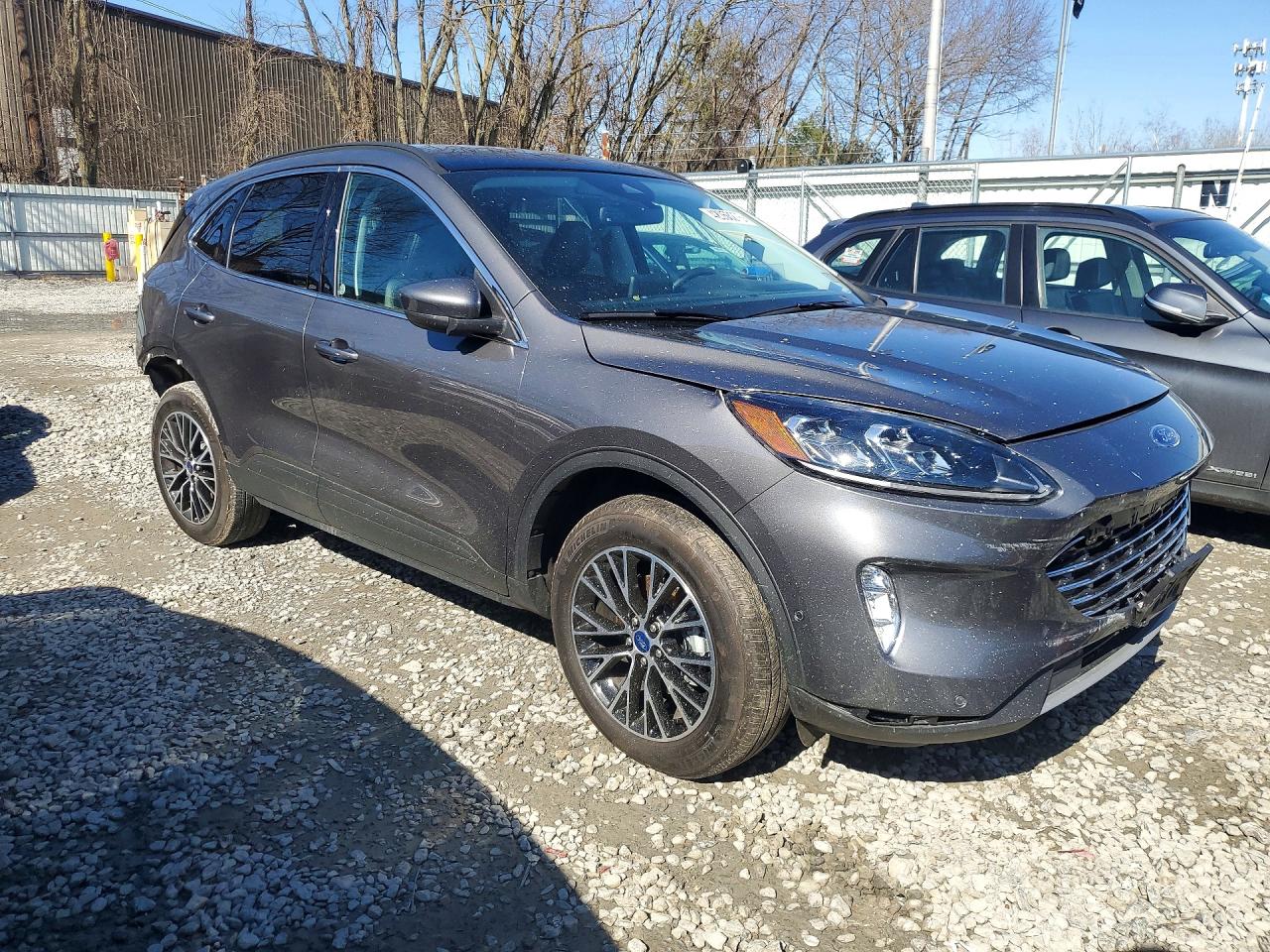 2022 FORD ESCAPE TITANIUM photo 4