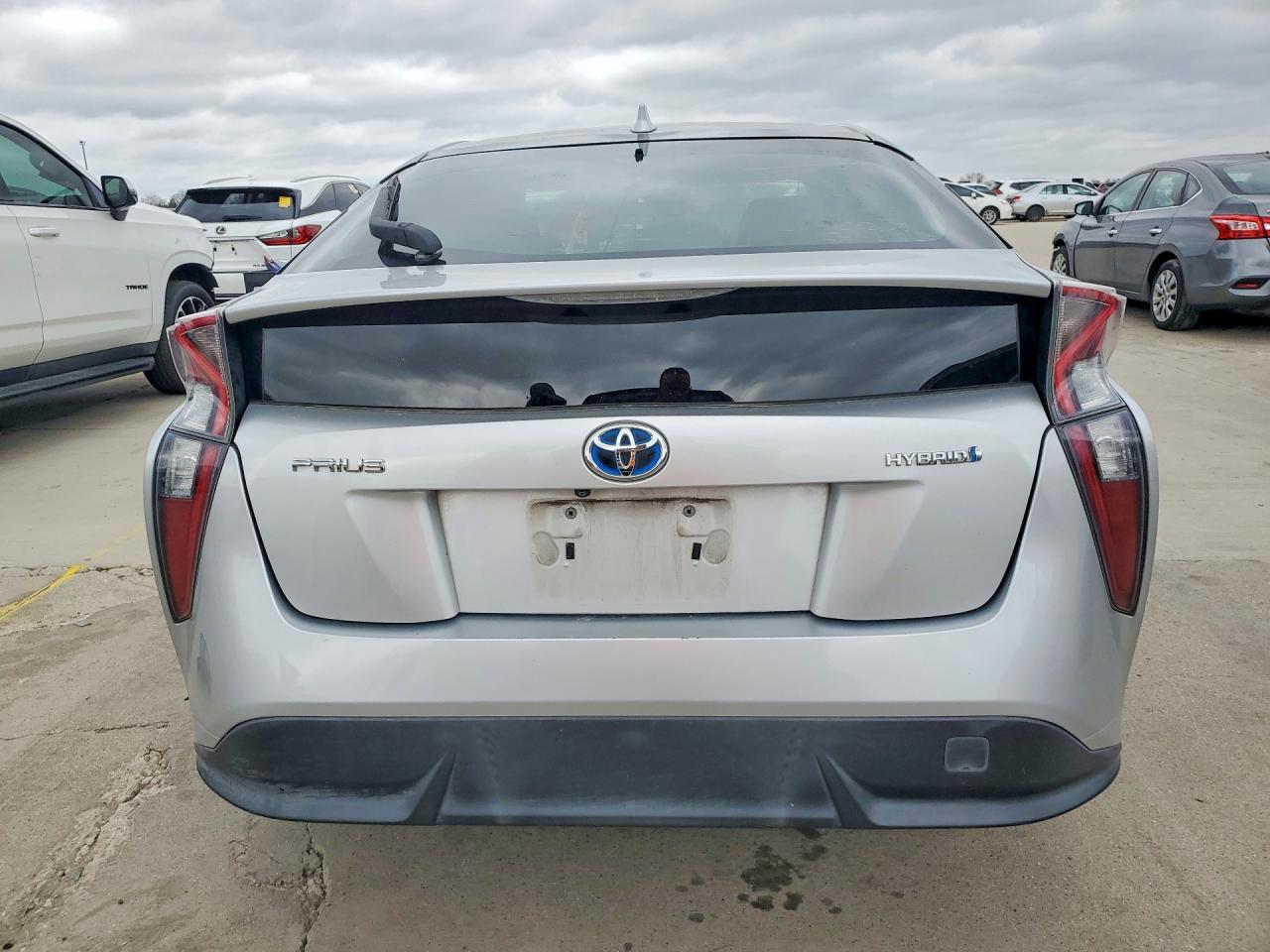 2017 TOYOTA PRIUS THREE TOURING photo 6
