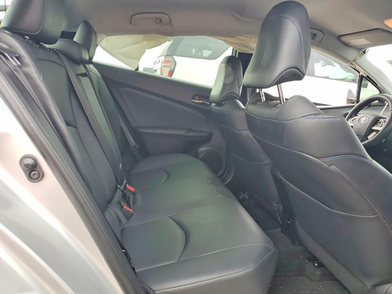 2017 TOYOTA PRIUS THREE TOURING photo 10