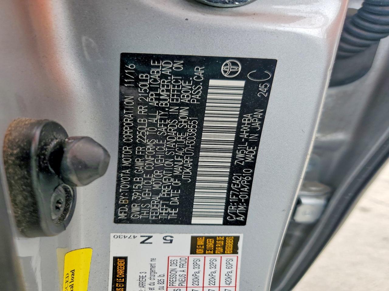 2017 TOYOTA PRIUS THREE TOURING photo 12