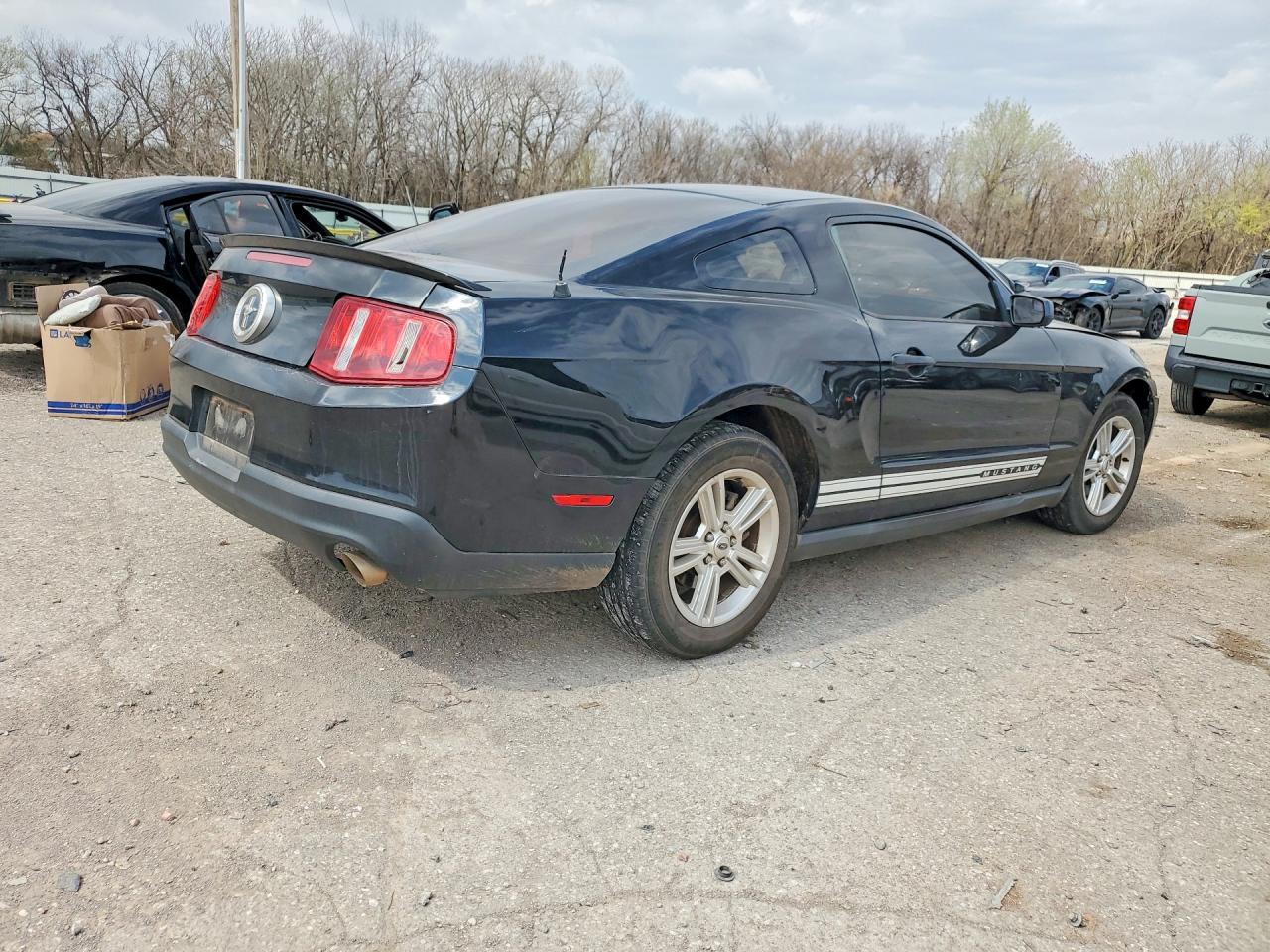 2012 FORD MUSTANG photo 5