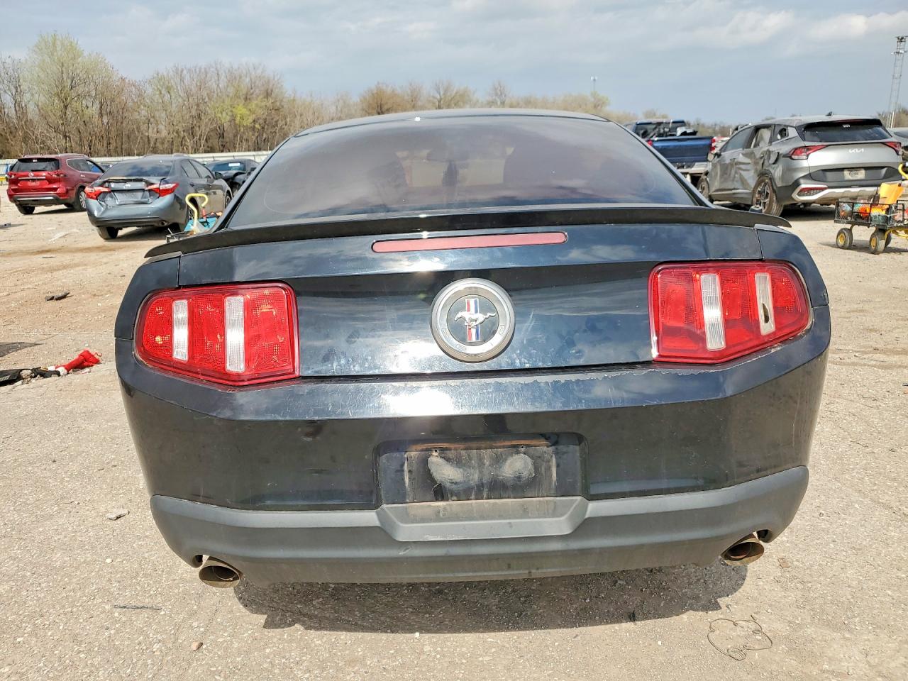 2012 FORD MUSTANG photo 11
