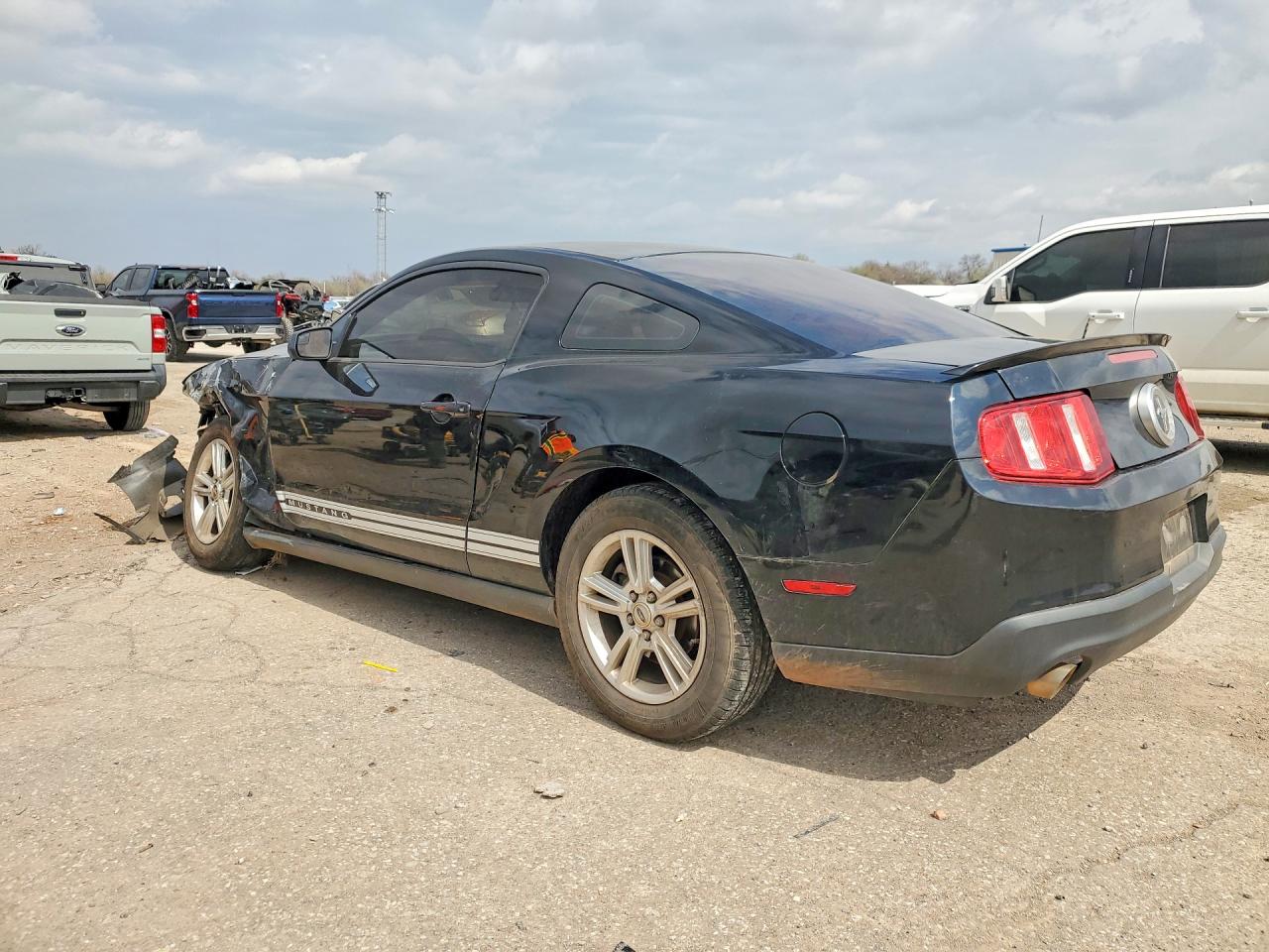 2012 FORD MUSTANG photo 3