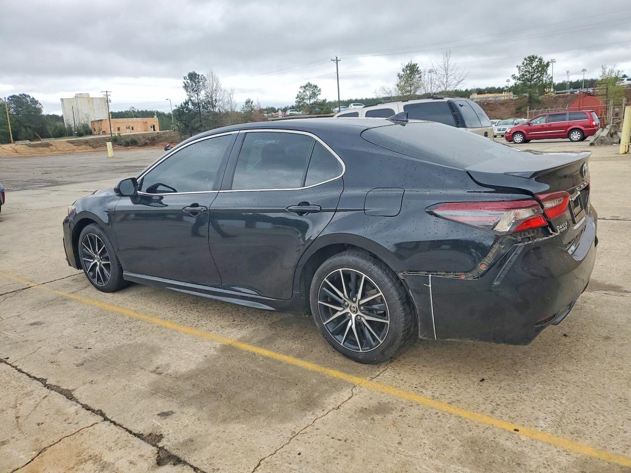 2021 TOYOTA CAMRY SE photo 3