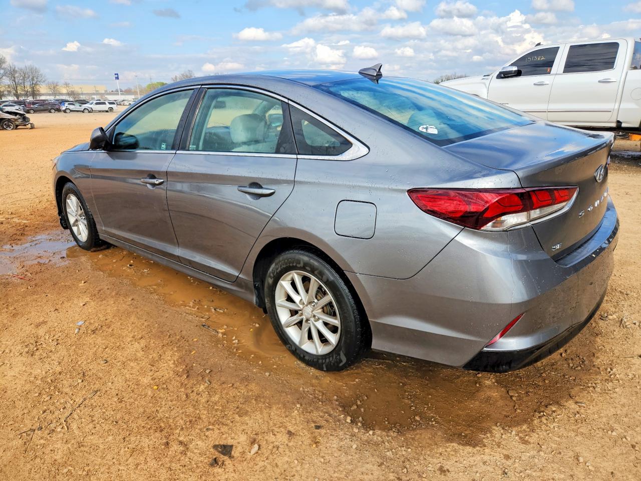 2018 HYUNDAI SONATA SE photo 2