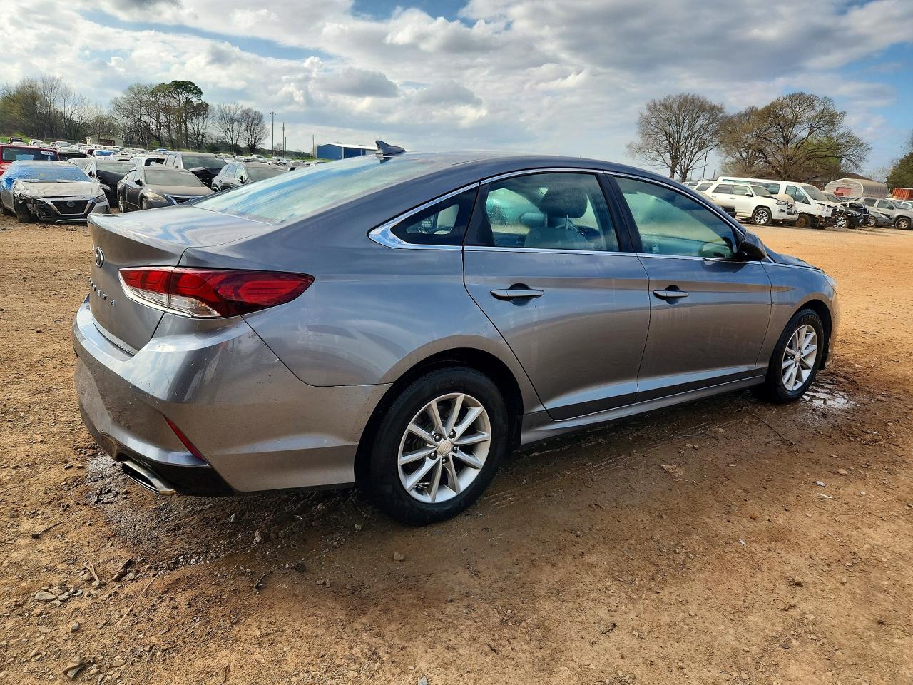 2018 HYUNDAI SONATA SE photo 3
