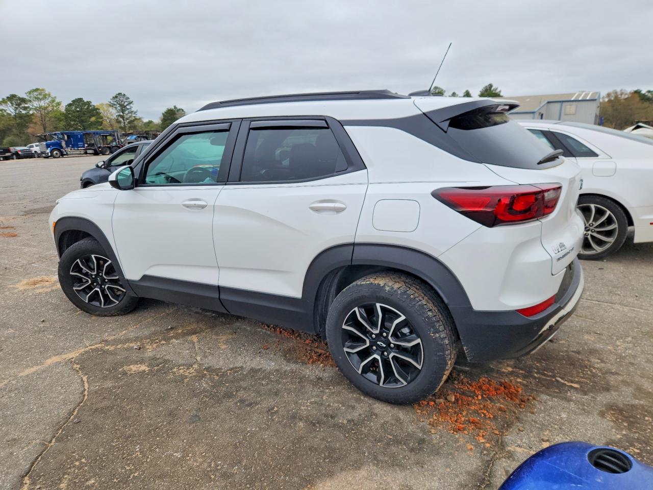 2025 CHEVROLET TRAILBLAZER ACTIV photo 2