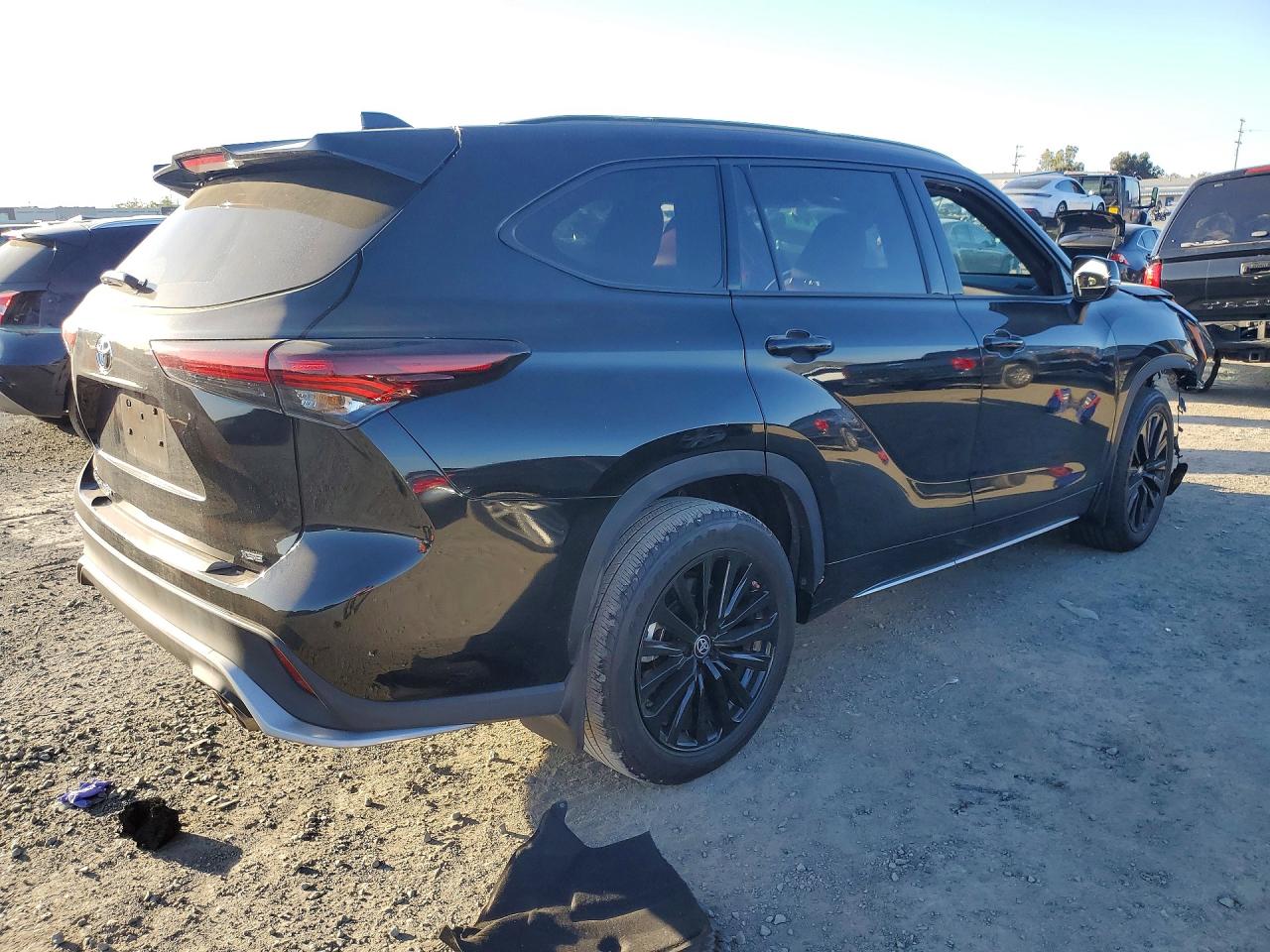 2024 TOYOTA HIGHLANDER XSE photo 7