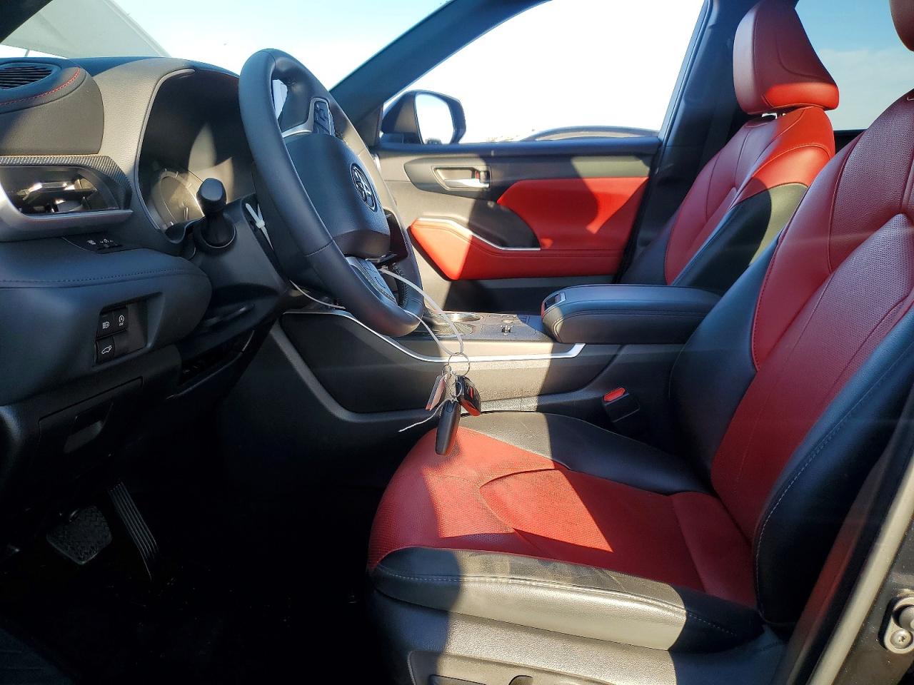 2024 TOYOTA HIGHLANDER XSE photo 19