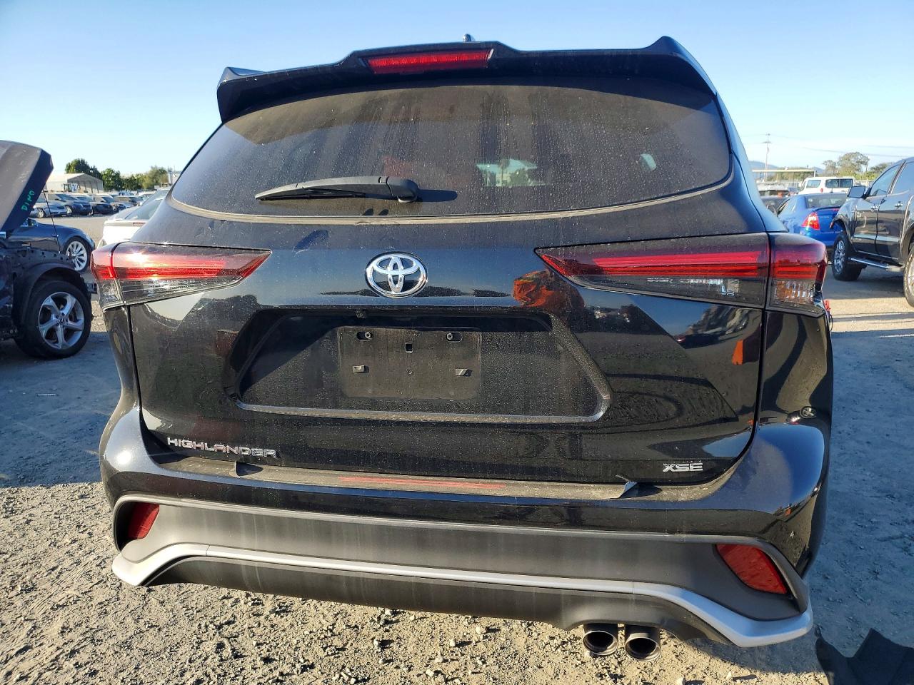 2024 TOYOTA HIGHLANDER XSE photo 16
