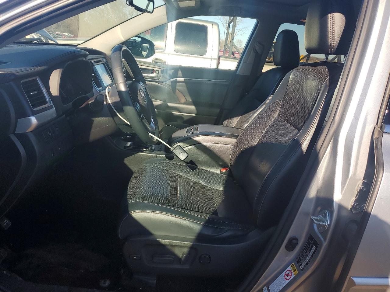 2016 TOYOTA HIGHLANDER LIMITED photo 13