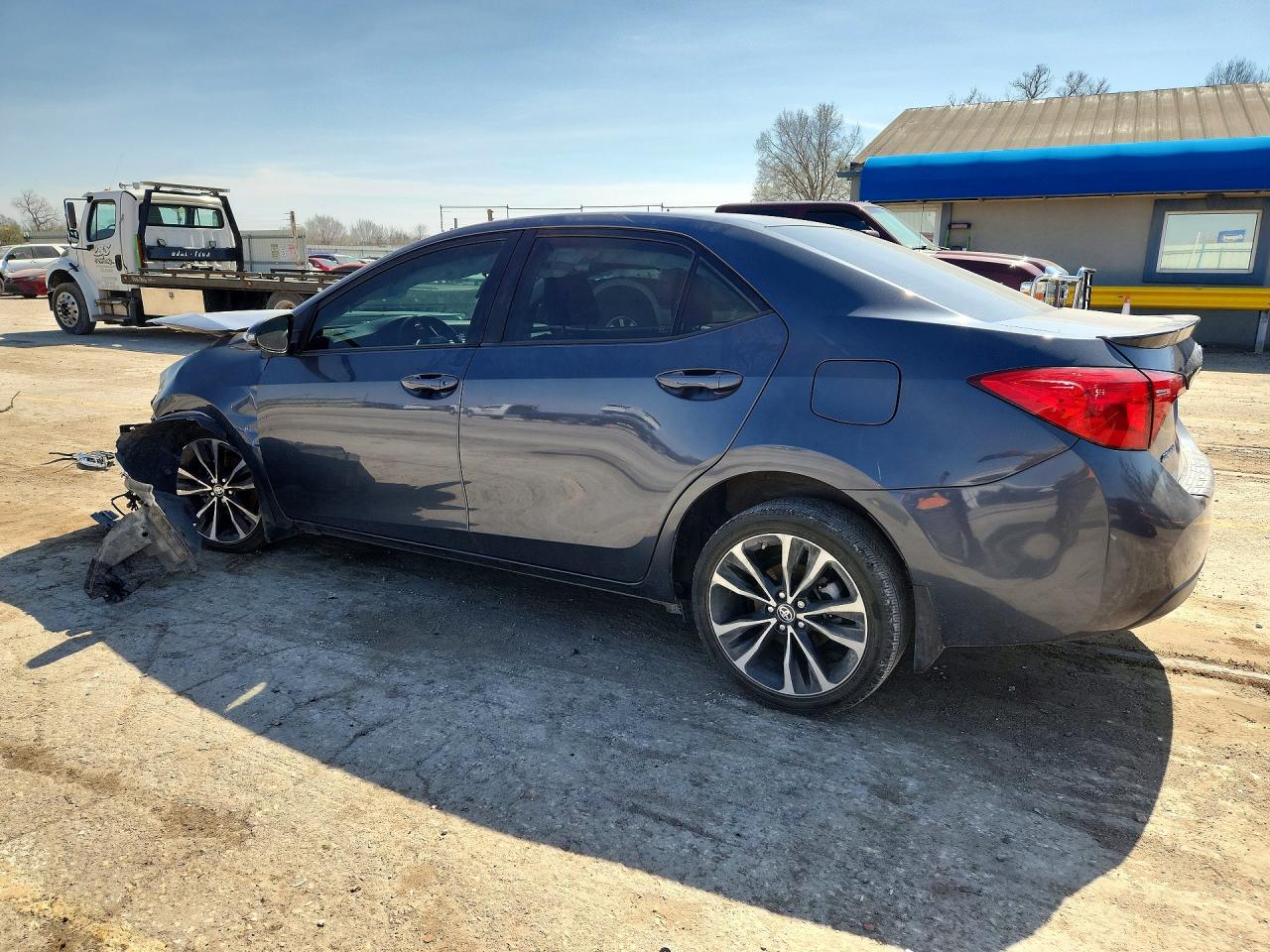 2017 TOYOTA COROLLA SE photo 4