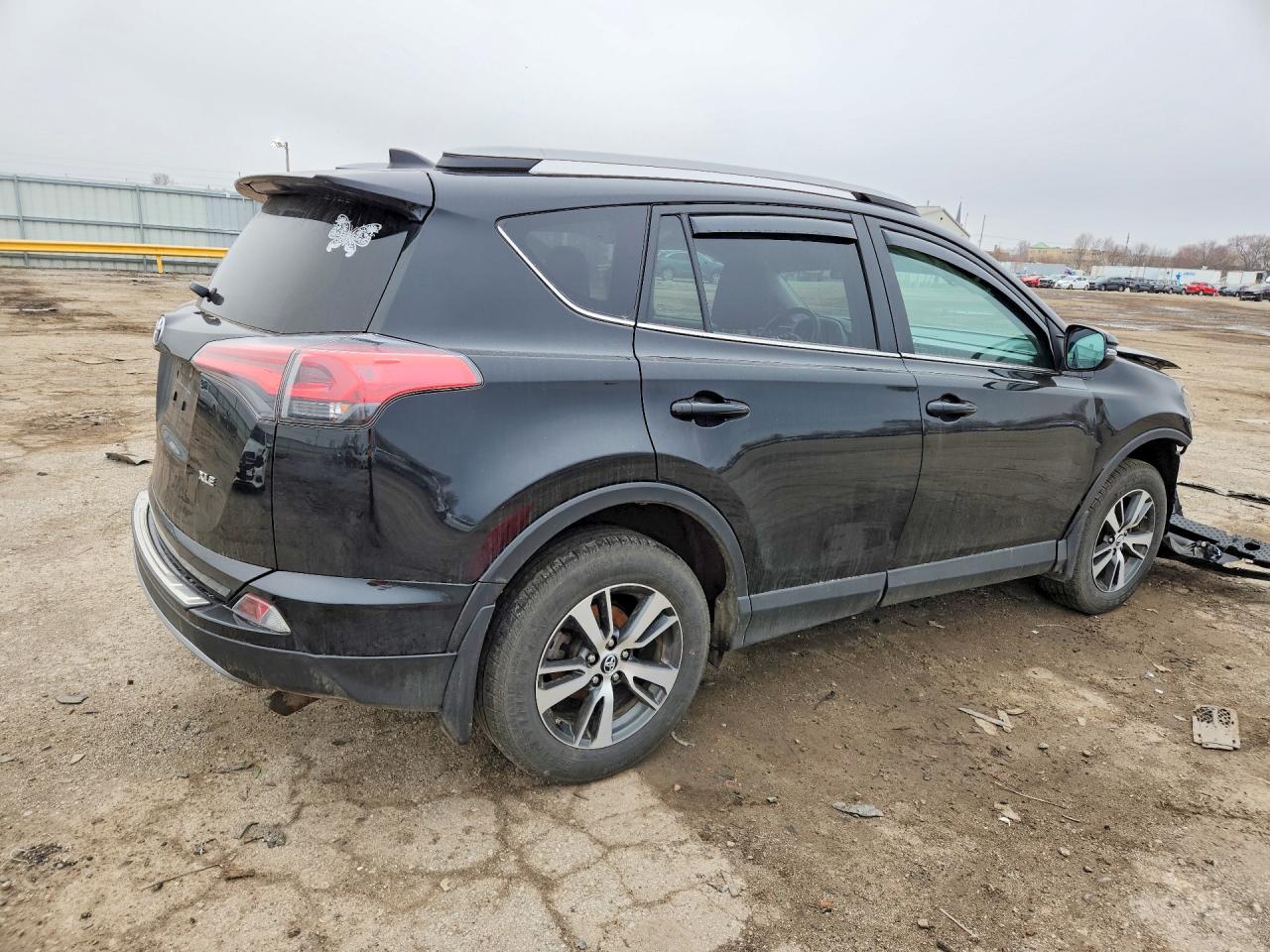 2018 TOYOTA RAV4 XLE photo 3