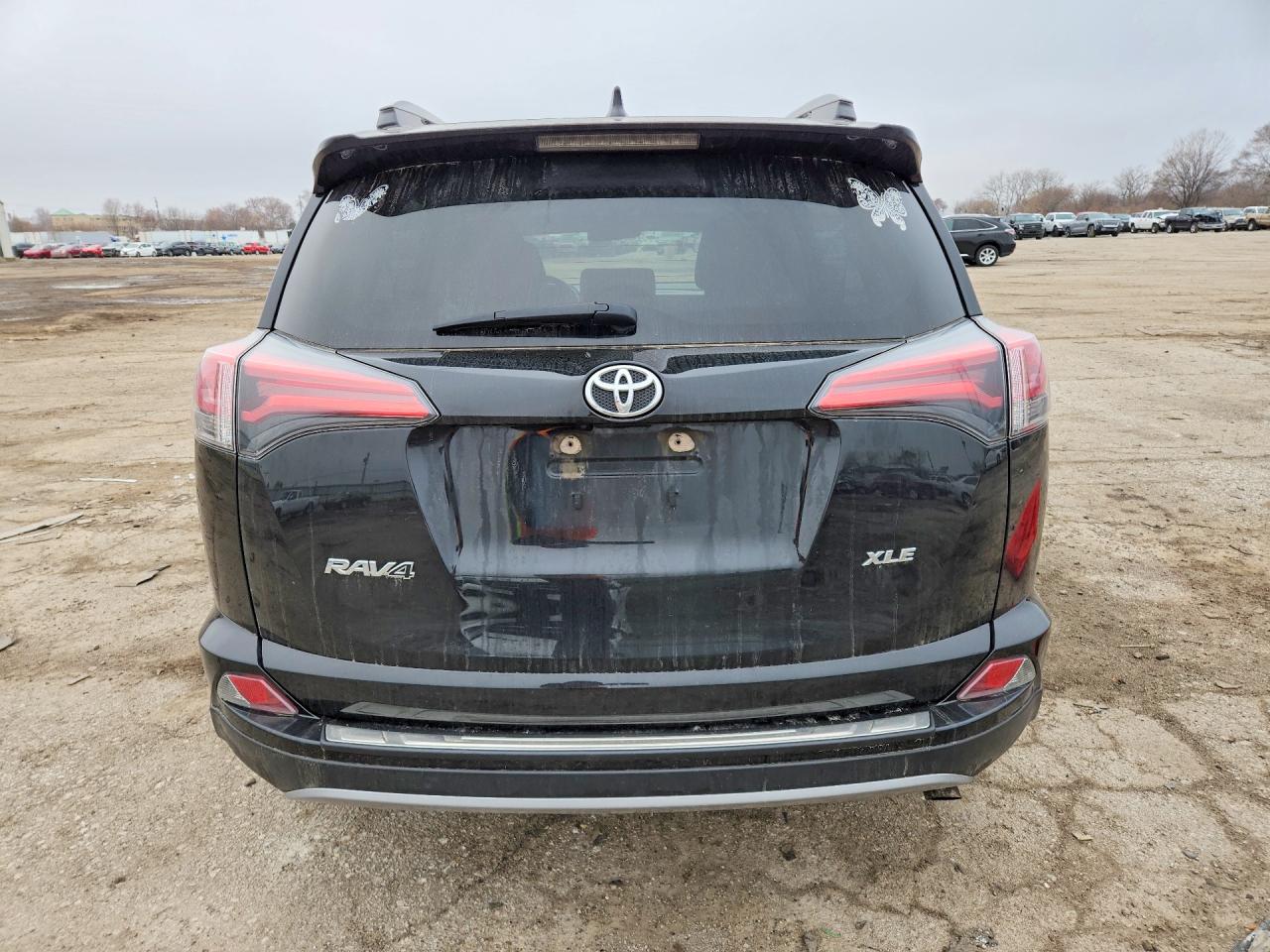 2018 TOYOTA RAV4 XLE photo 6