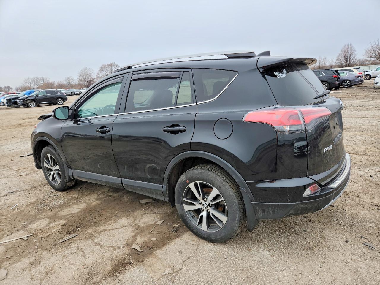 2018 TOYOTA RAV4 XLE photo 2