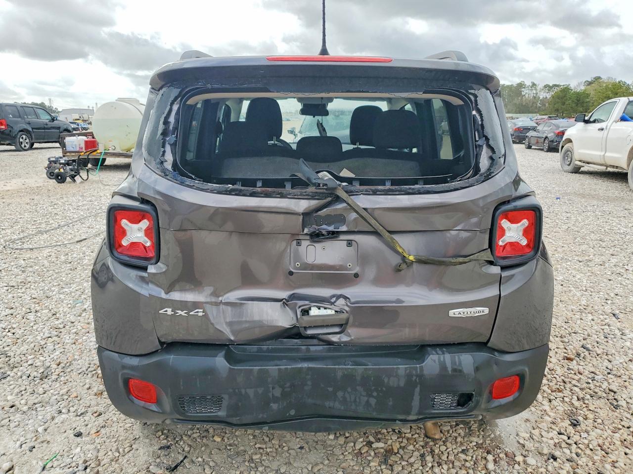2019 JEEP RENEGADE LATITUDE photo 11